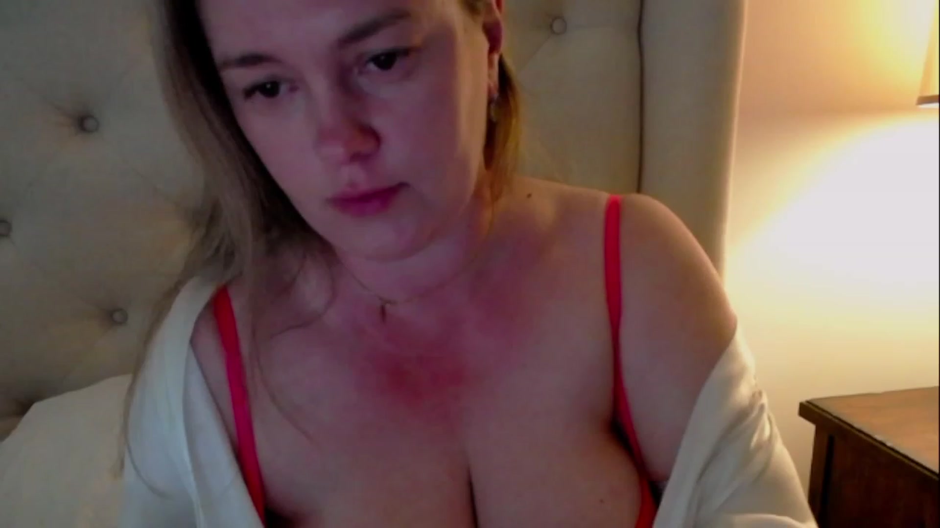 Gallery image thumbnail from J0llye's myfreecams stream on, 05/22/2023, 19:28 image 18 of 20