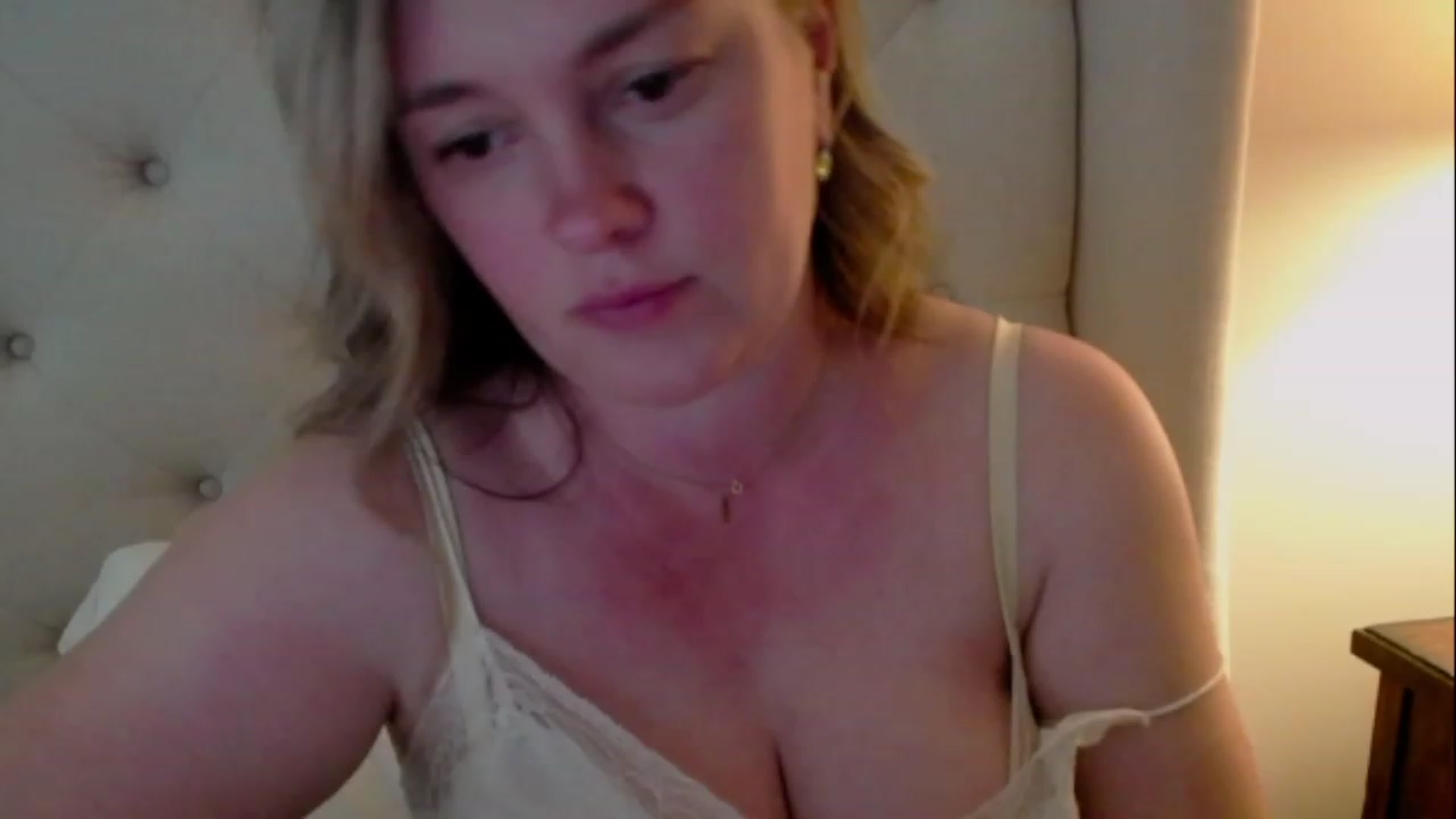 Gallery image thumbnail from J0llye's myfreecams stream on, 05/24/2023, 19:00 image 12 of 20
