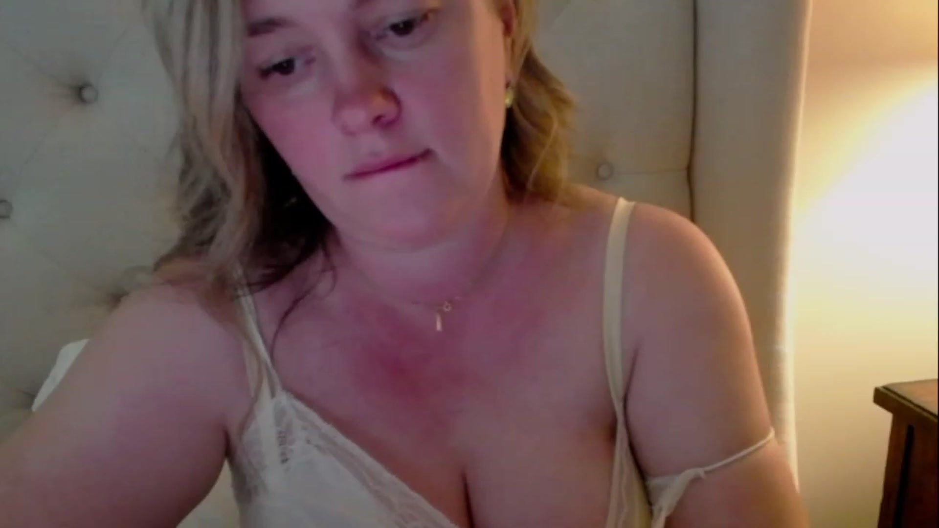 Gallery image thumbnail from J0llye's myfreecams stream on, 05/24/2023, 19:00 image 18 of 20
