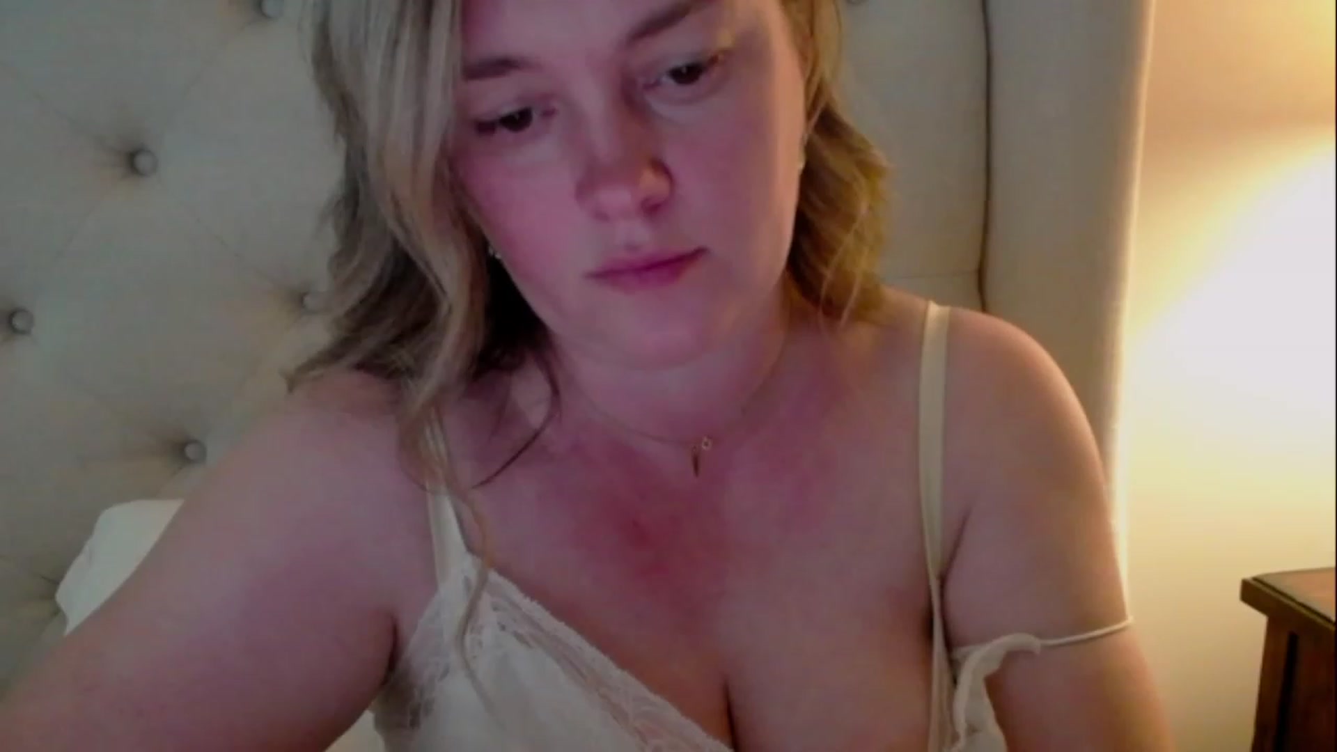 Gallery image thumbnail from J0llye's myfreecams stream on, 05/24/2023, 19:00 image 14 of 20