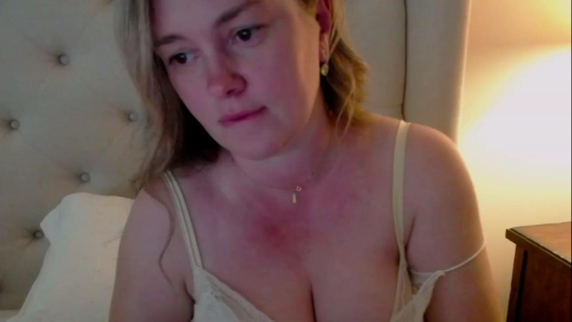 Gallery image thumbnail from J0llye's myfreecams stream on, 05/24/2023, 19:00 image 5 of 20