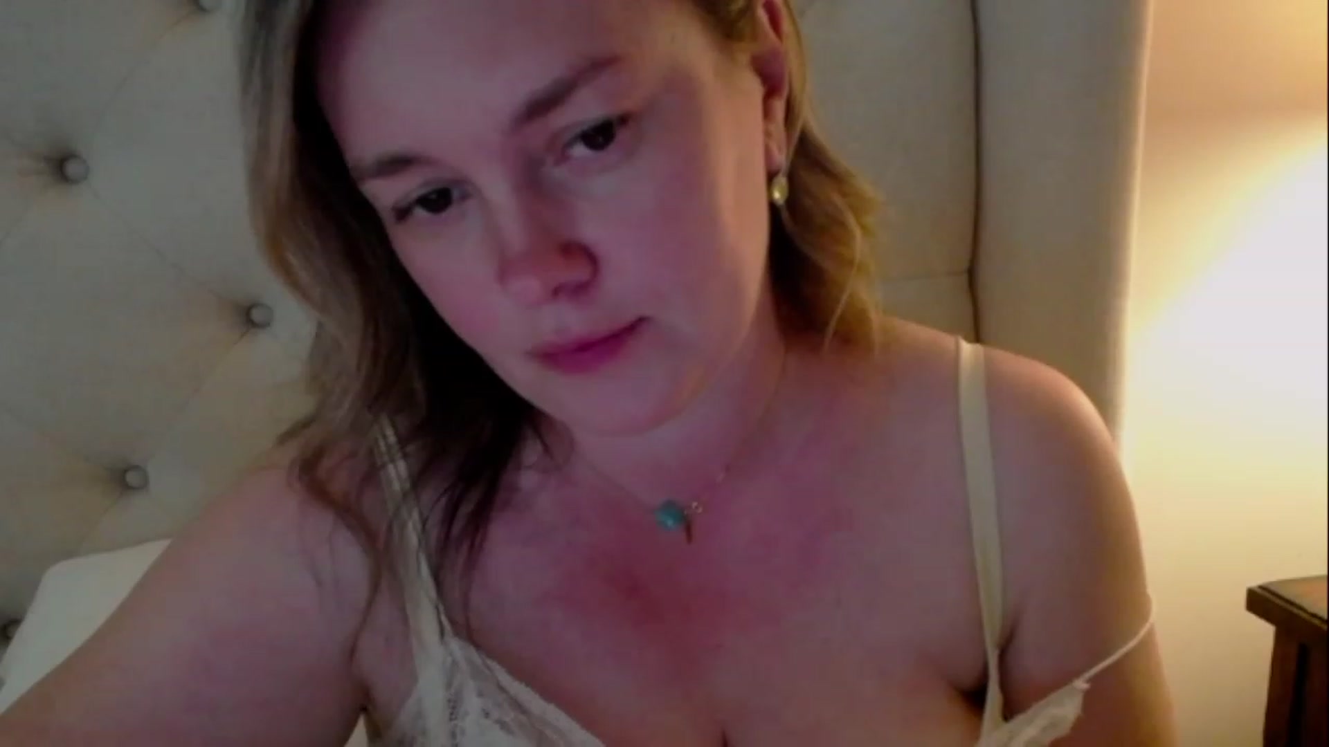 Gallery image thumbnail from J0llye's myfreecams stream on, 05/24/2023, 20:41 image 16 of 20