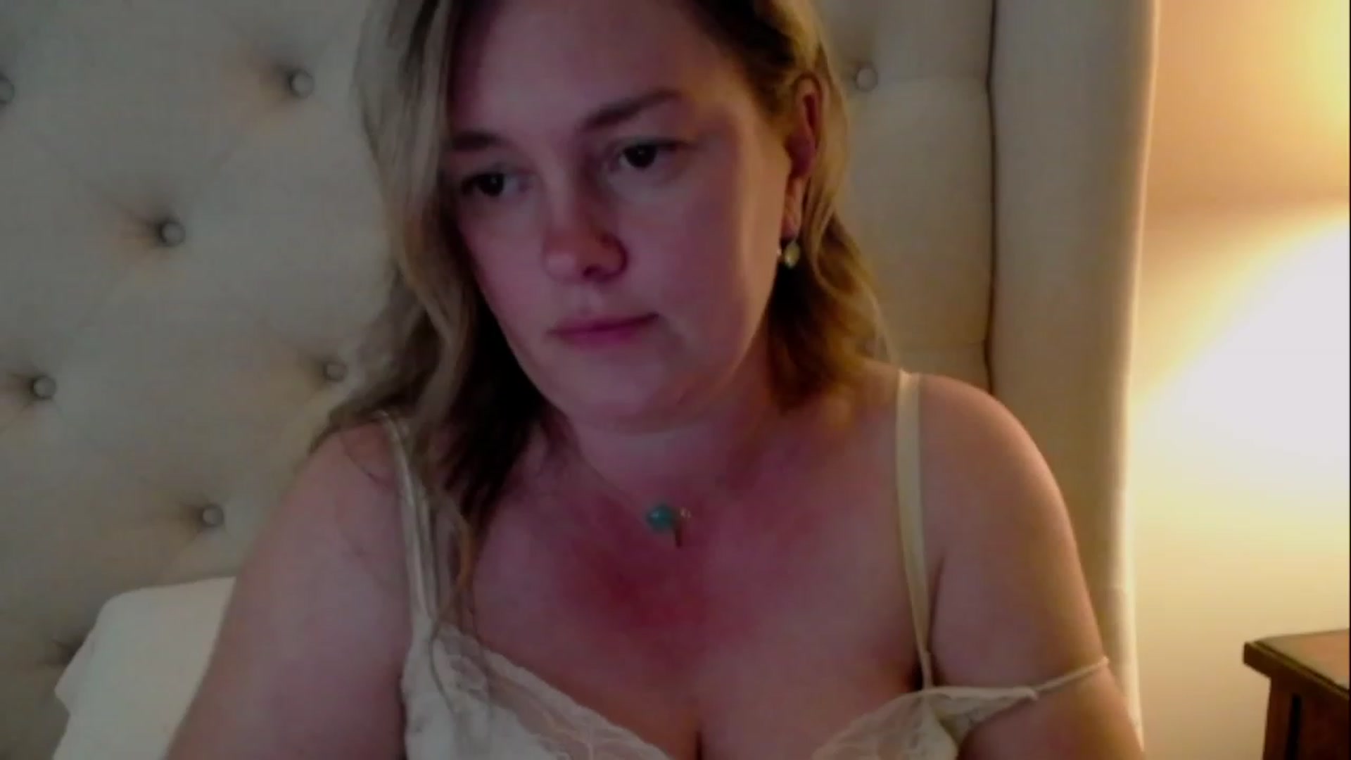 Gallery image thumbnail from J0llye's myfreecams stream on, 05/24/2023, 20:41 image 19 of 20