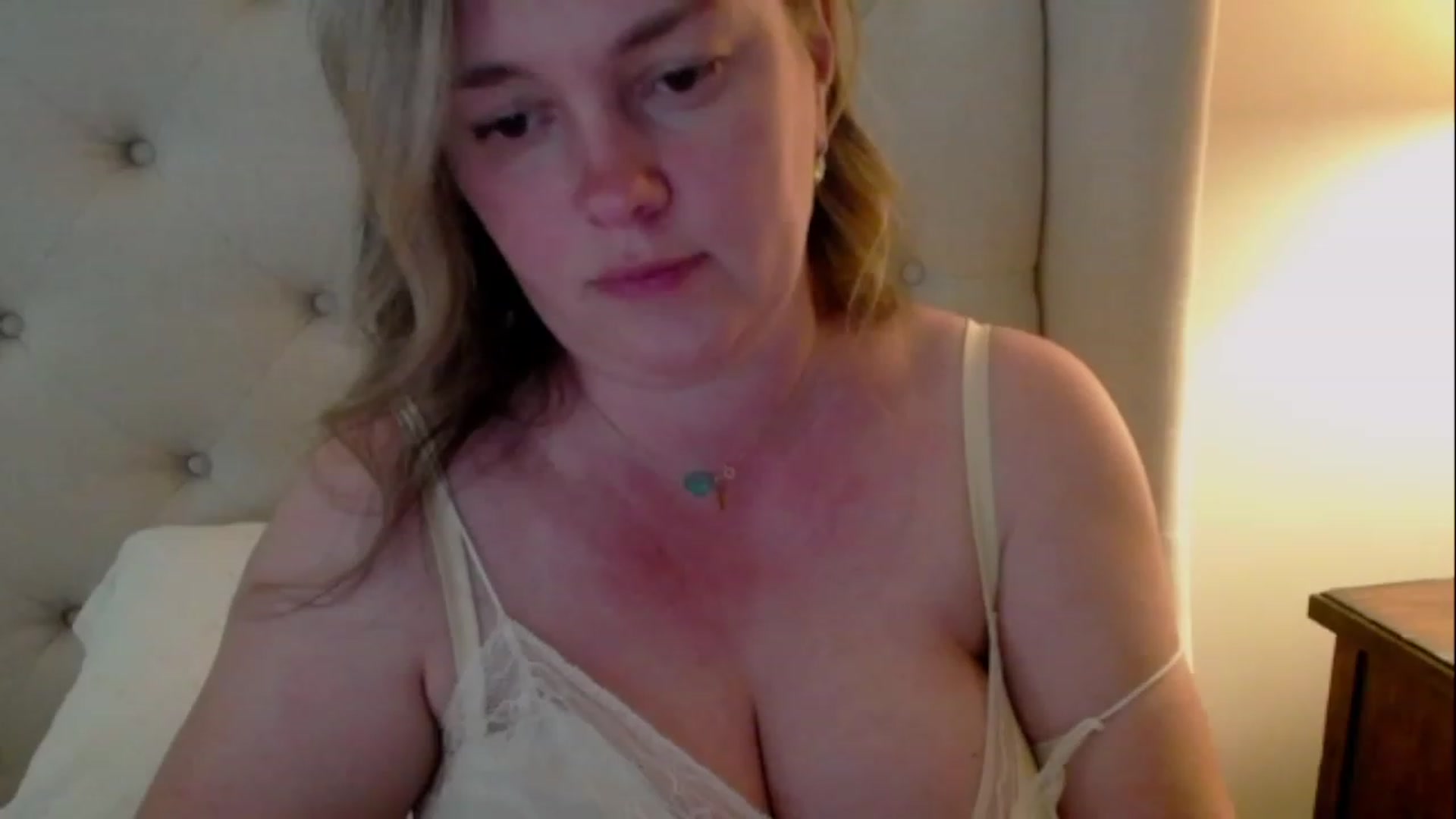Gallery image thumbnail from J0llye's myfreecams stream on, 05/24/2023, 20:41 image 3 of 20