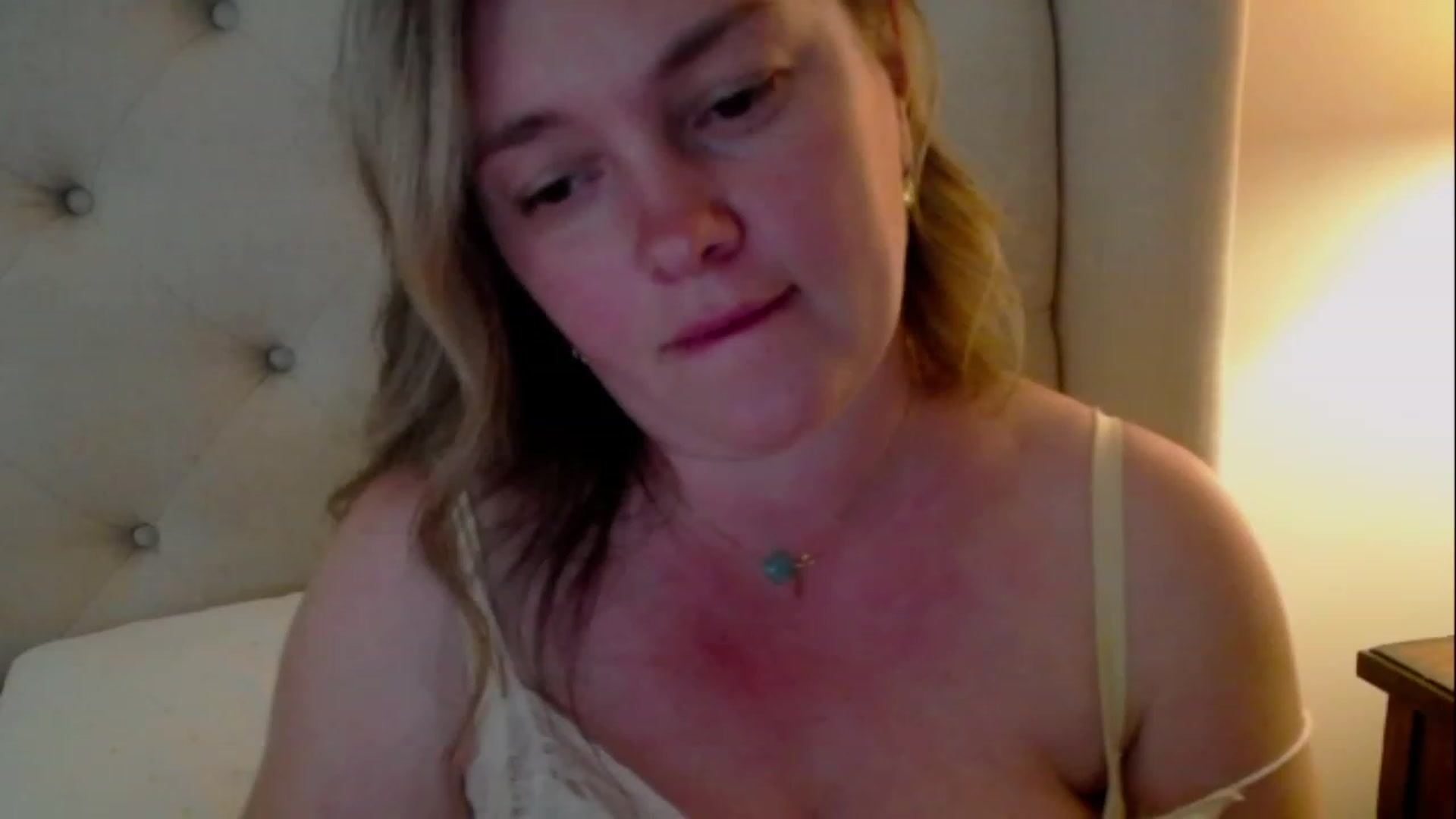 Gallery image thumbnail from J0llye's myfreecams stream on, 05/24/2023, 20:41 image 18 of 20