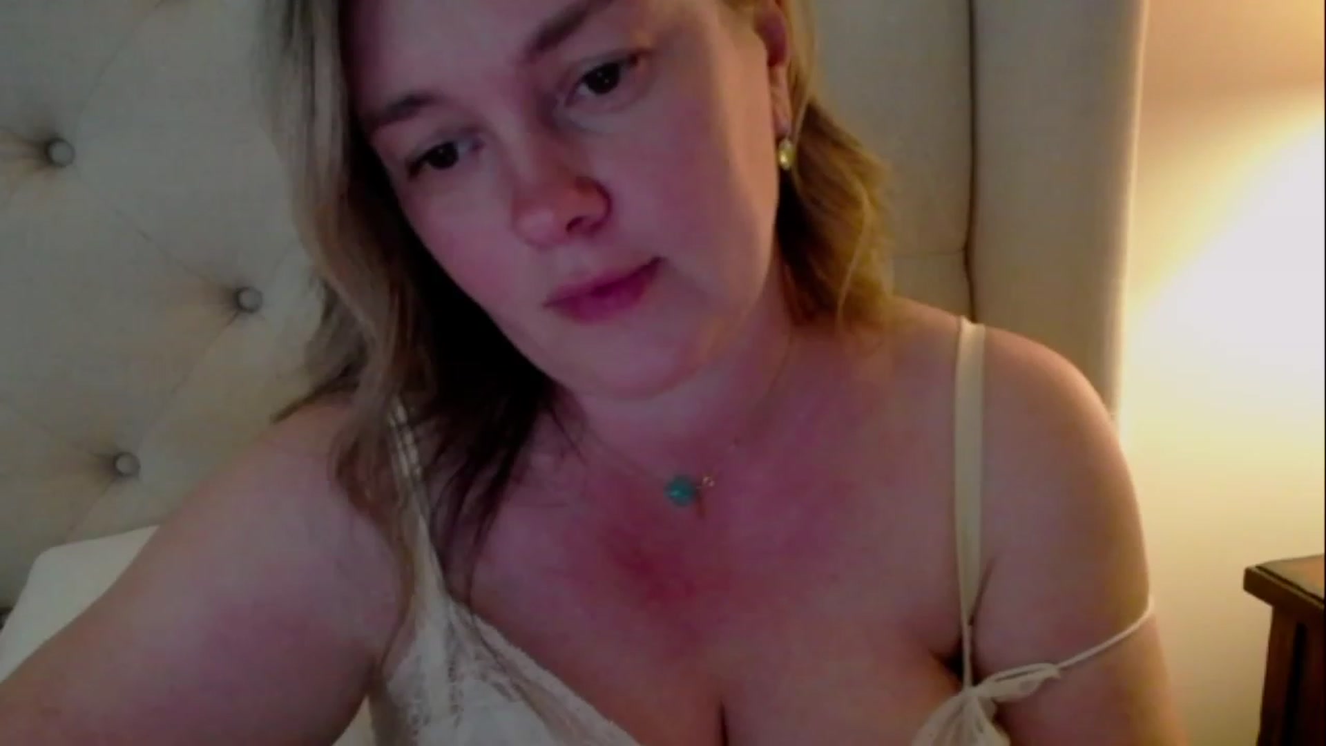 Gallery image thumbnail from J0llye's myfreecams stream on, 05/24/2023, 20:41 image 17 of 20