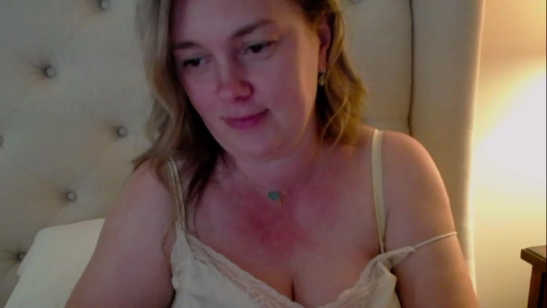 Gallery image thumbnail from J0llye's myfreecams stream on, 05/24/2023, 20:41 image 13 of 20