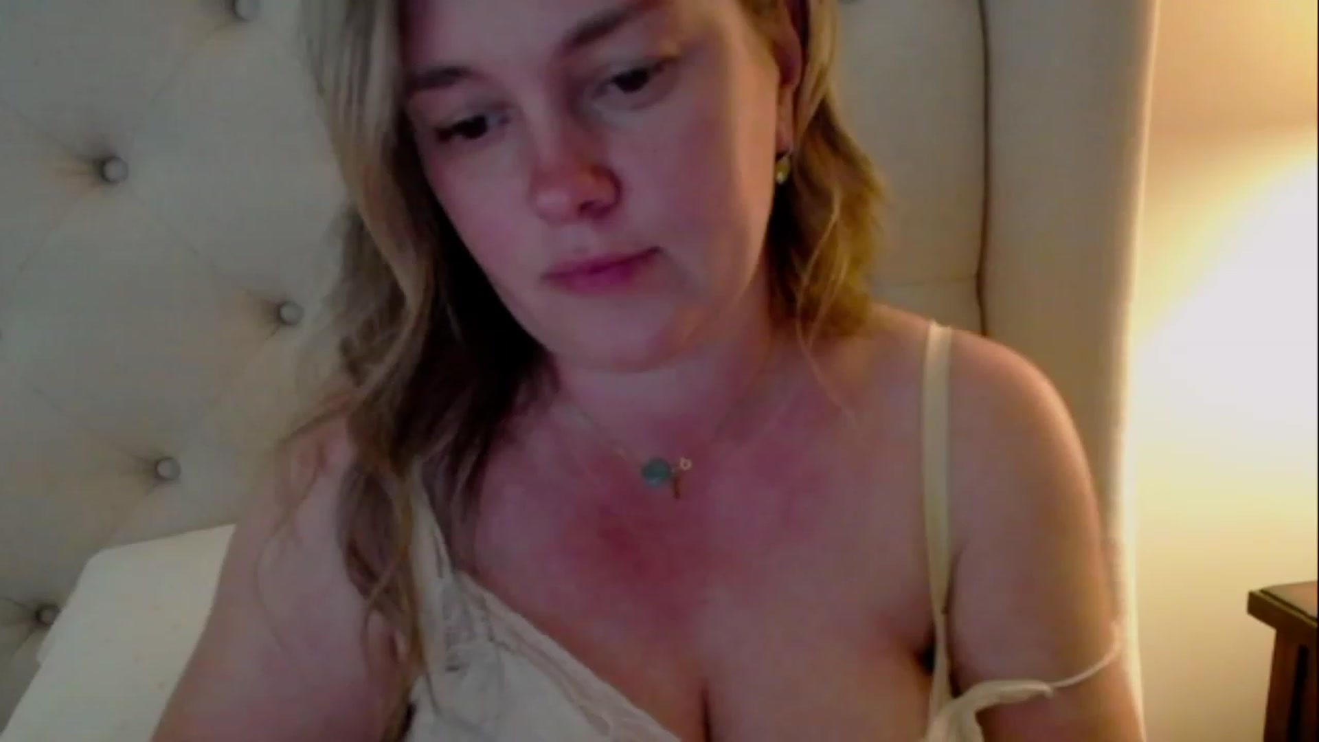 Gallery image thumbnail from J0llye's myfreecams stream on, 05/24/2023, 20:41 image 7 of 20
