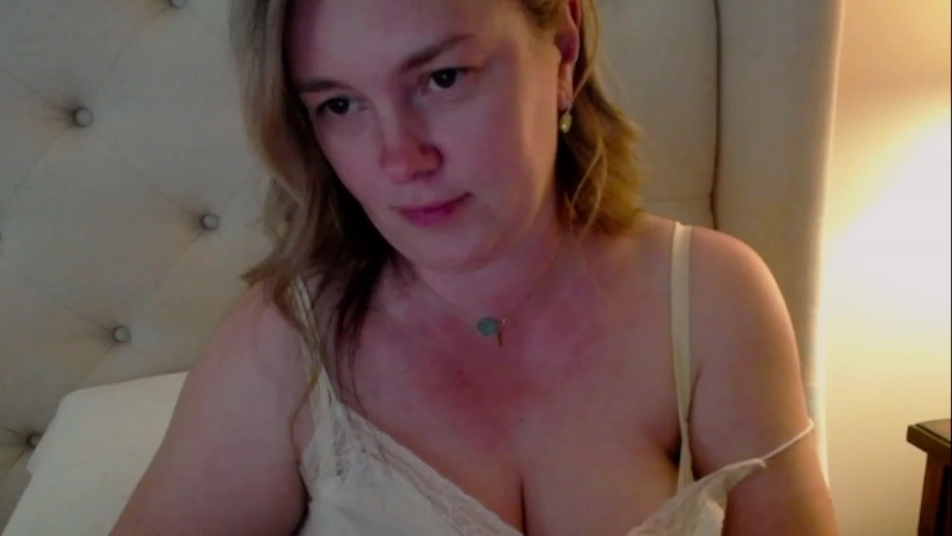 Gallery image thumbnail from J0llye's myfreecams stream on, 05/24/2023, 20:41 image 12 of 20