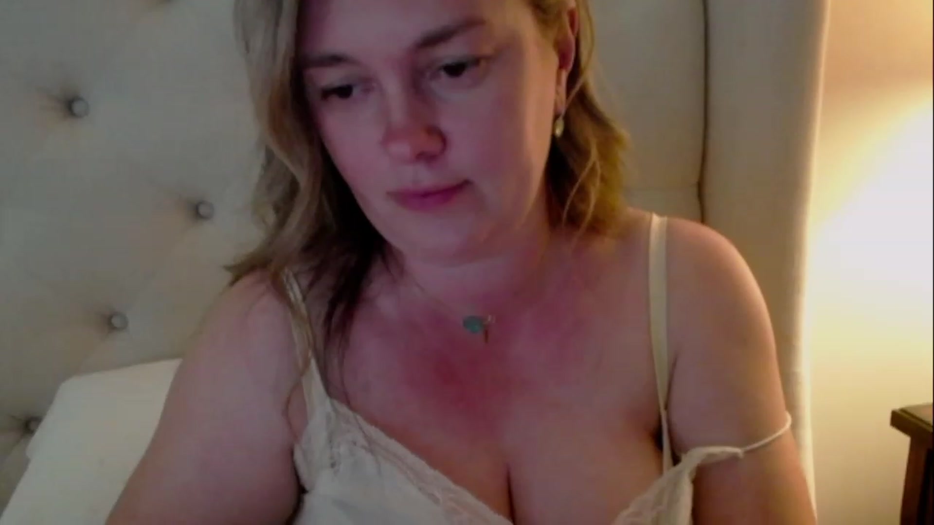 Gallery image thumbnail from J0llye's myfreecams stream on, 05/24/2023, 20:41 image 11 of 20