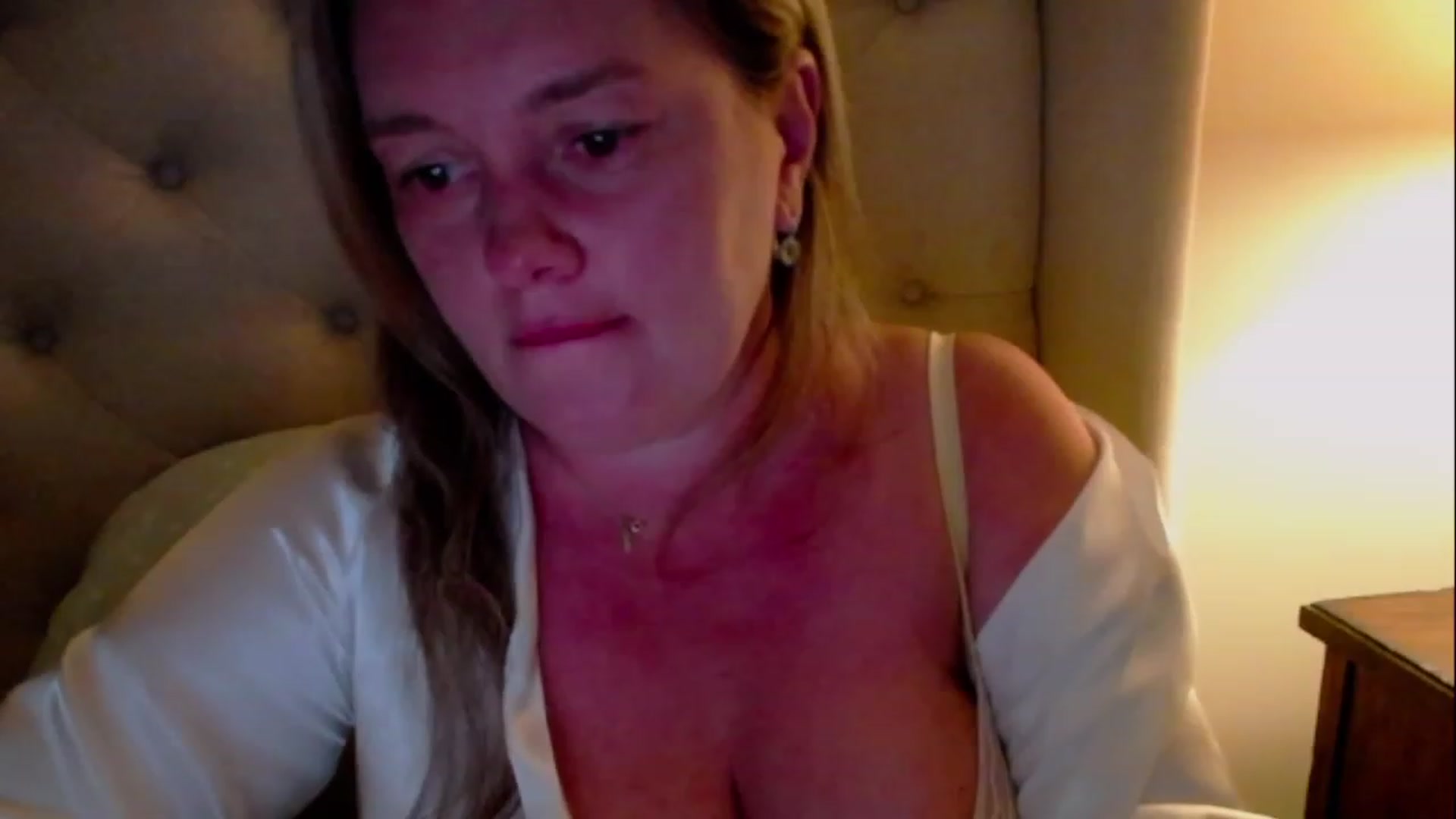 Gallery image thumbnail from J0llye's myfreecams stream on, 06/05/2023, 03:49 image 13 of 20