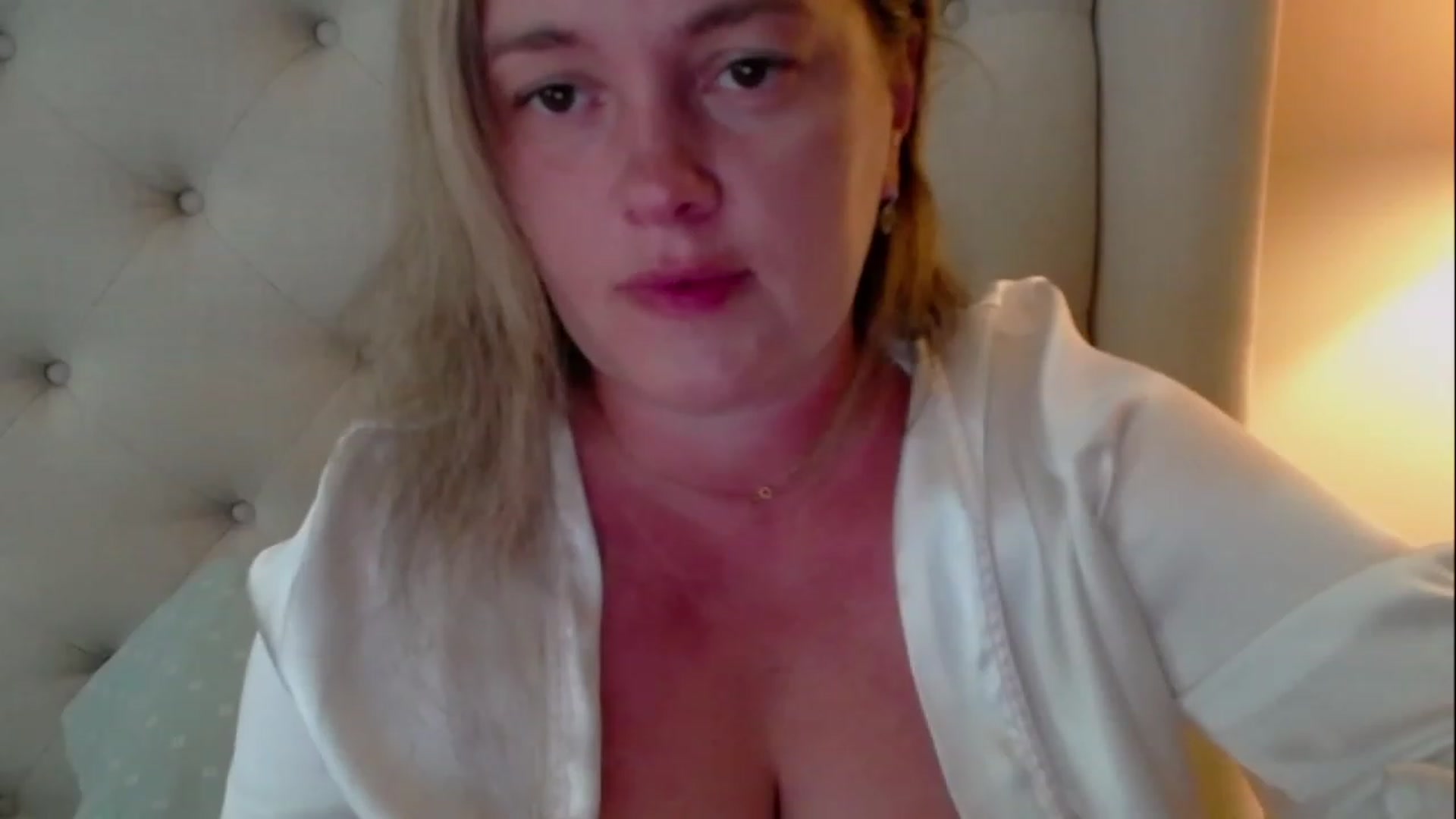 Gallery image thumbnail from J0llye's myfreecams stream on, 06/06/2023, 16:29 image 12 of 20