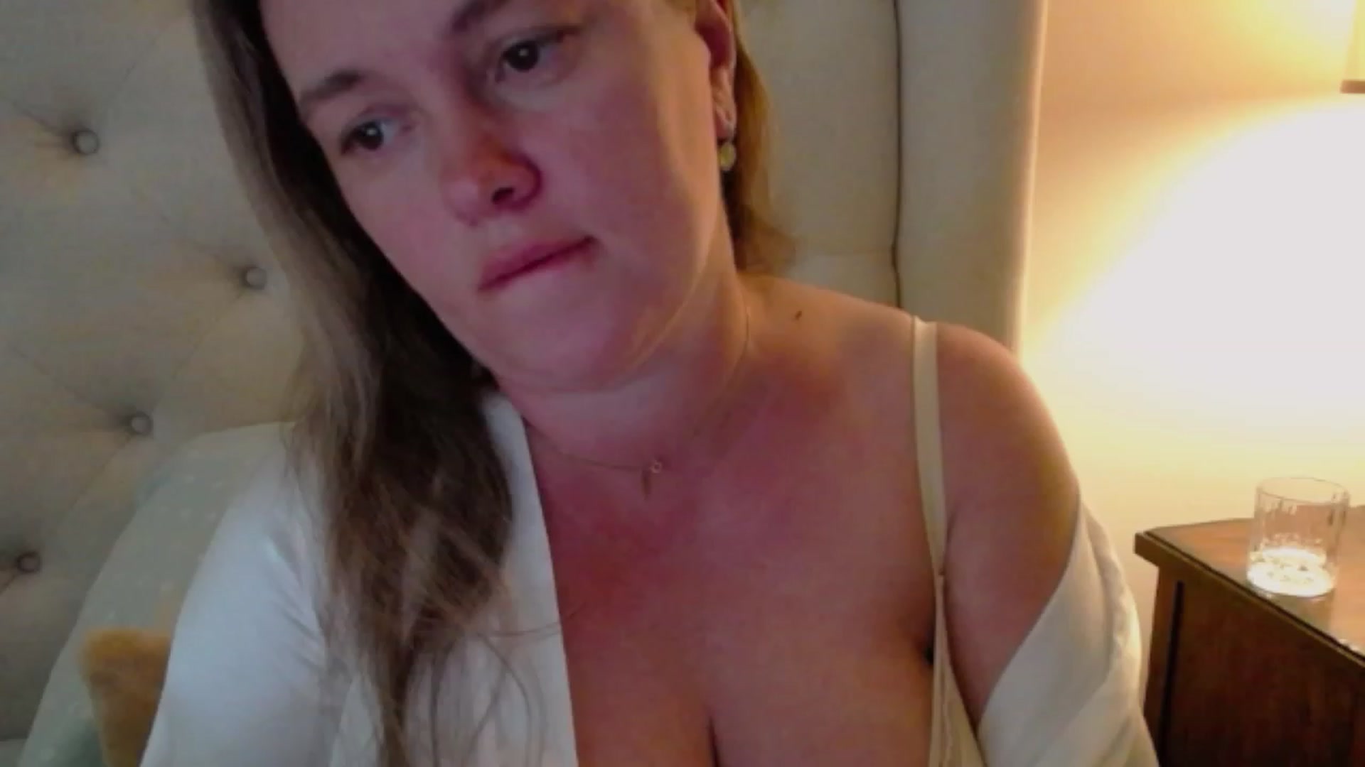 Gallery image thumbnail from J0llye's myfreecams stream on, 06/19/2023, 21:01 image 10 of 20