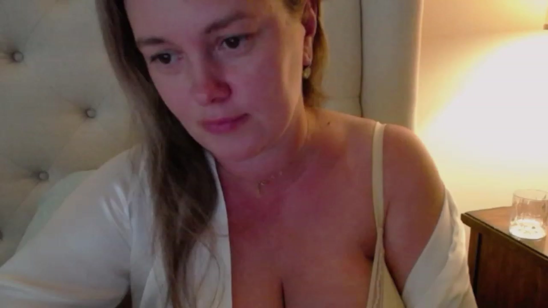 Gallery image thumbnail from J0llye's myfreecams stream on, 06/19/2023, 21:01 image 13 of 20