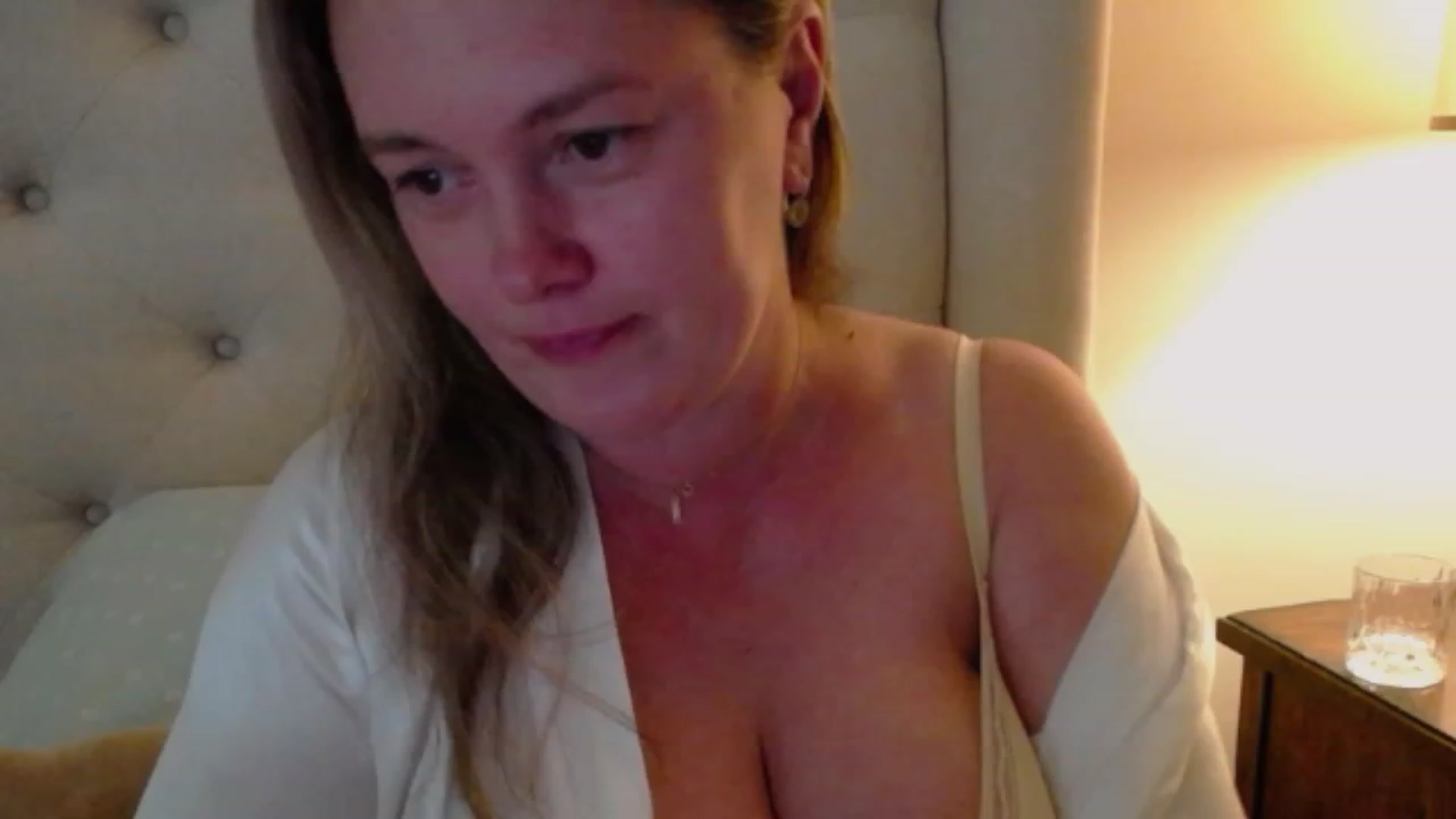Gallery image thumbnail from J0llye's myfreecams stream on, 06/19/2023, 21:01 image 20 of 20