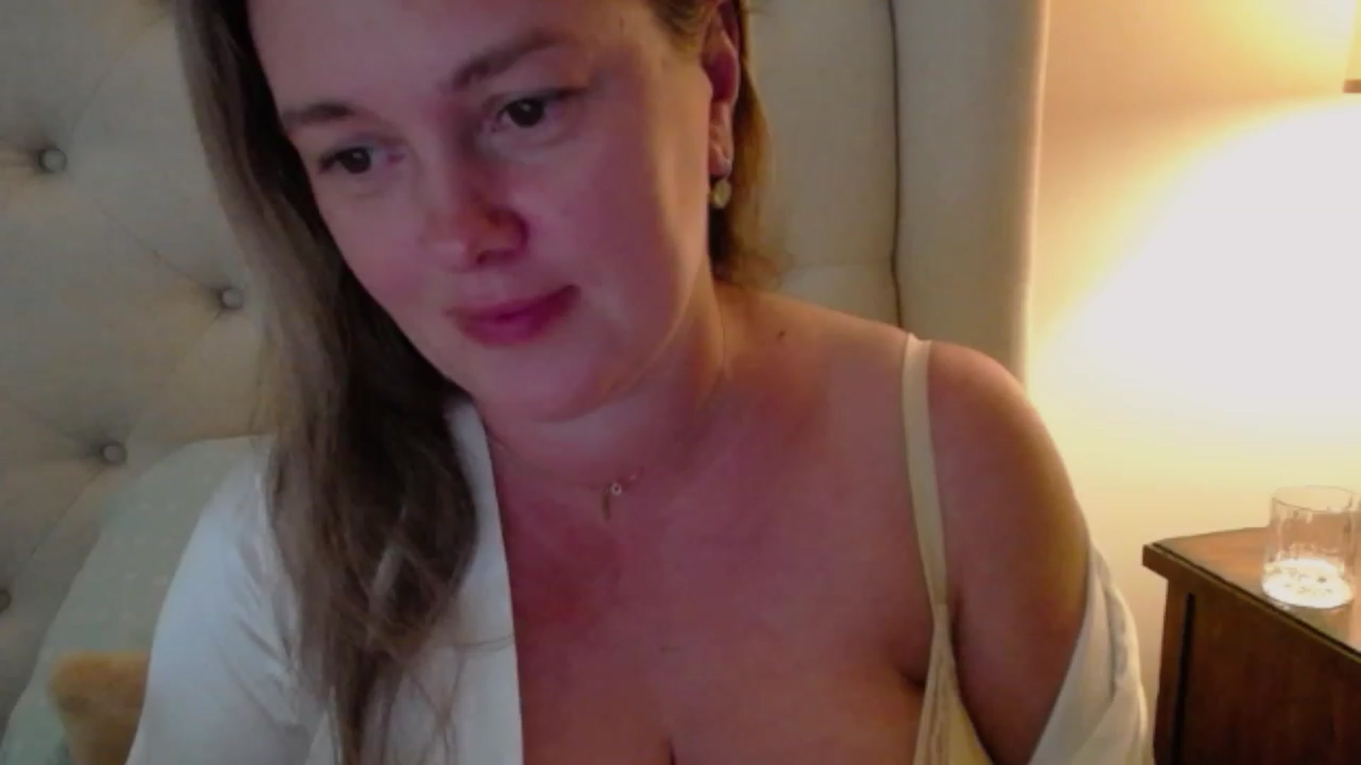 Gallery image thumbnail from J0llye's myfreecams stream on, 06/19/2023, 21:01 image 12 of 20