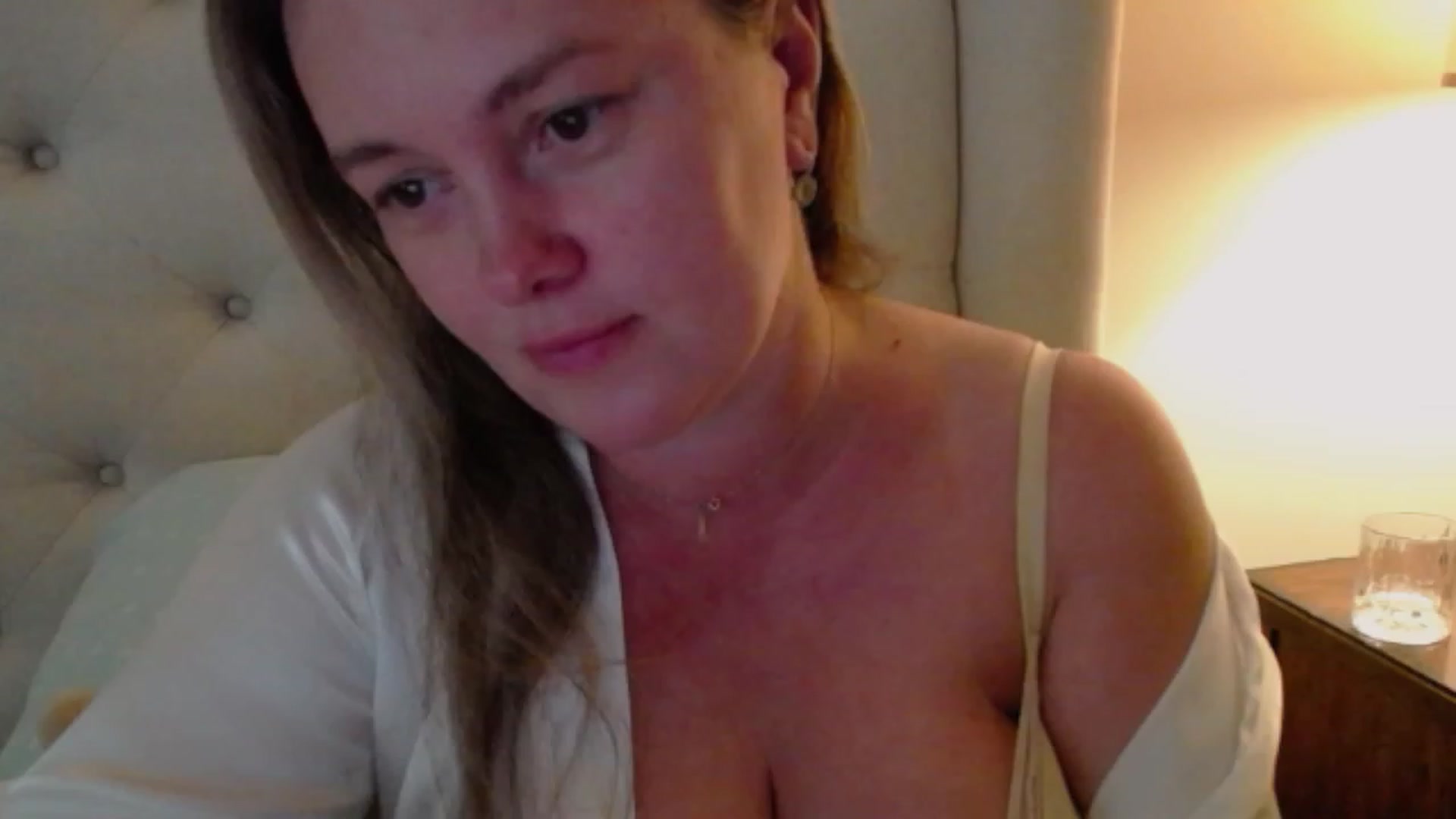 Gallery image thumbnail from J0llye's myfreecams stream on, 06/19/2023, 21:01 image 14 of 20