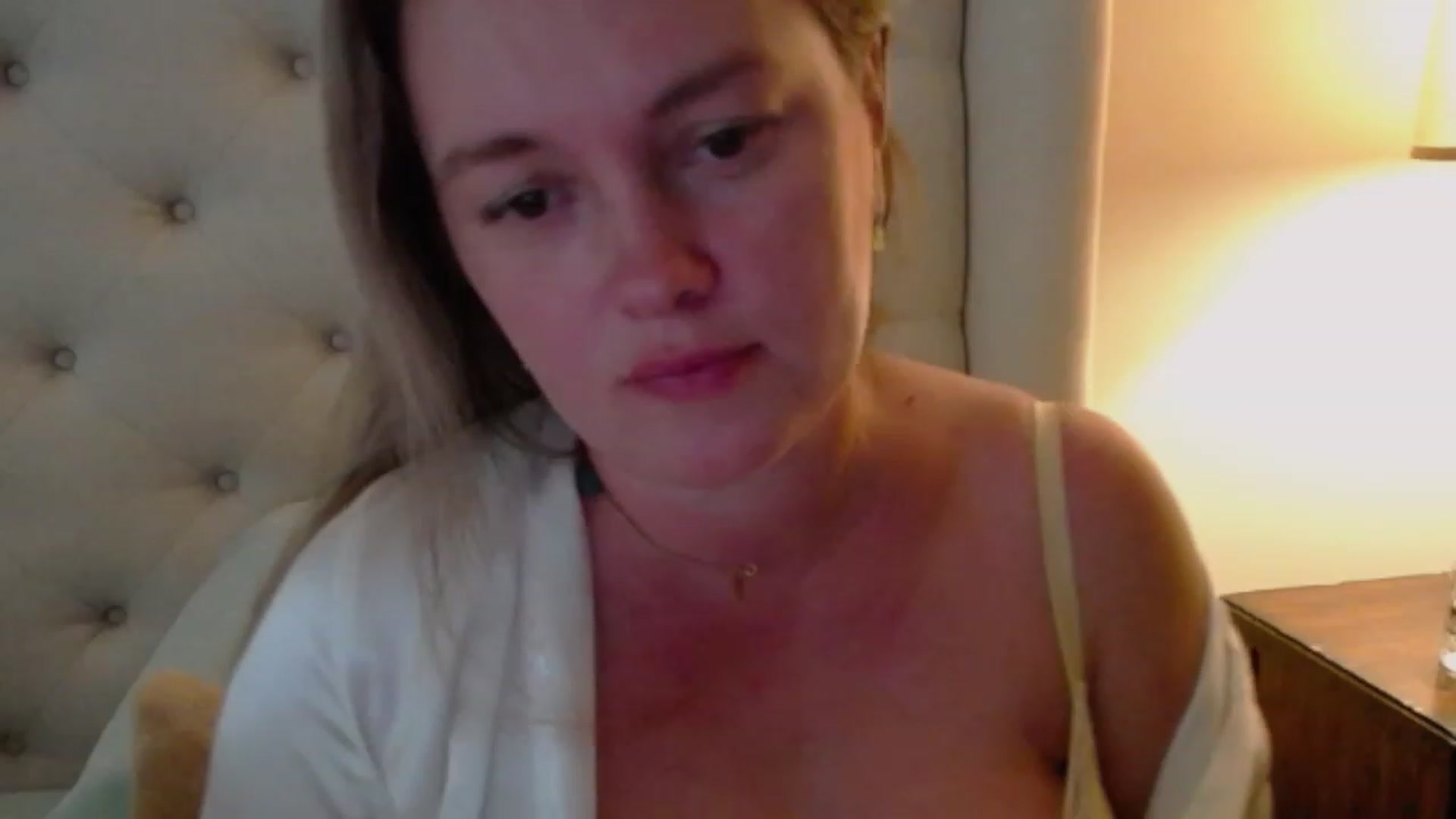 Gallery image thumbnail from J0llye's myfreecams stream on, 06/19/2023, 21:01 image 2 of 20