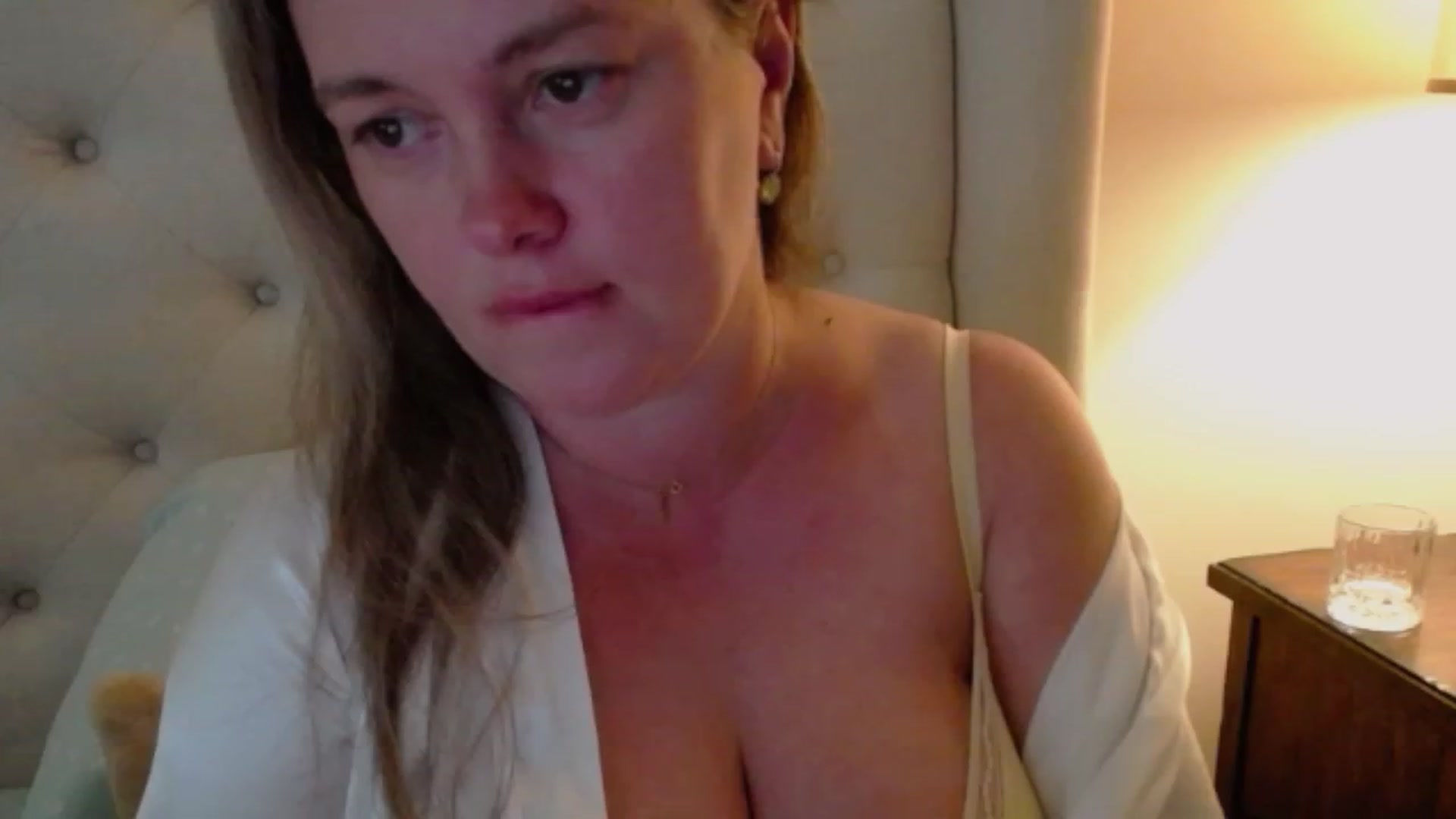 Gallery image thumbnail from J0llye's myfreecams stream on, 06/19/2023, 21:01 image 7 of 20