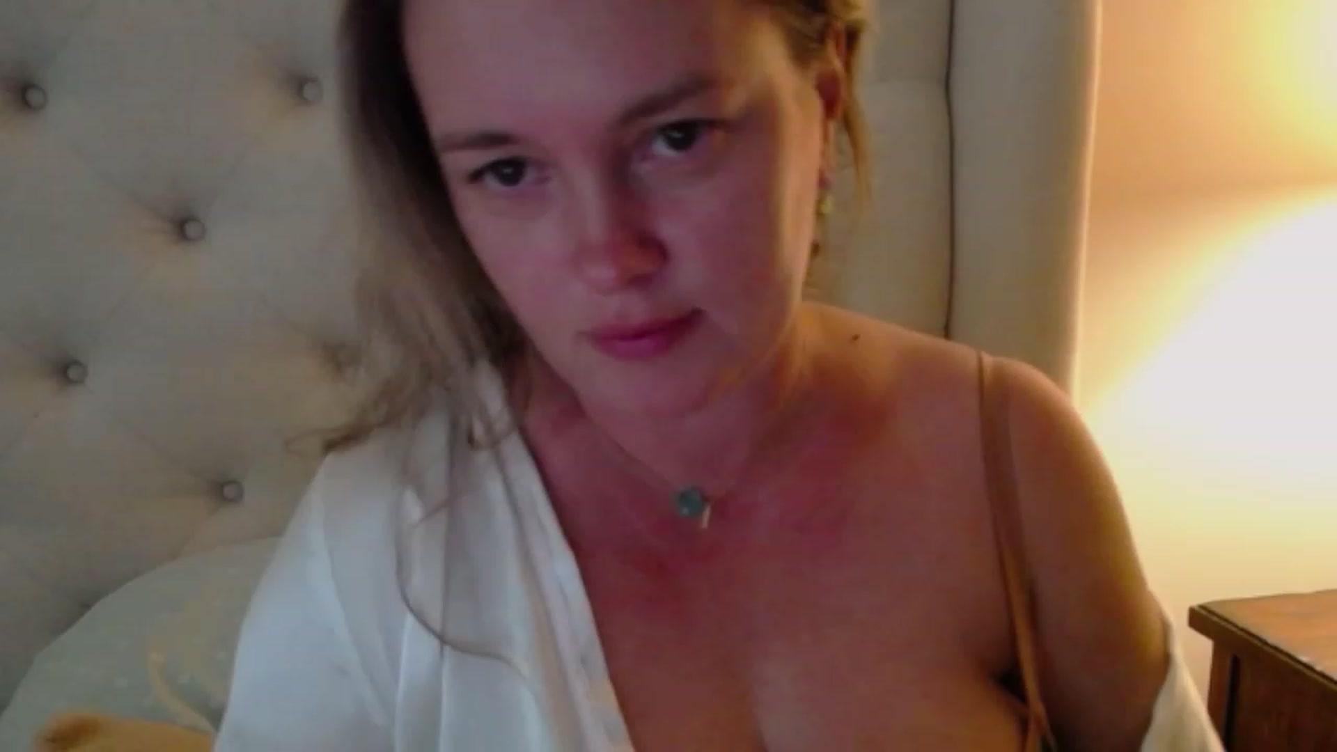 Gallery image thumbnail from J0llye's myfreecams stream on, 06/20/2023, 19:55 image 5 of 20