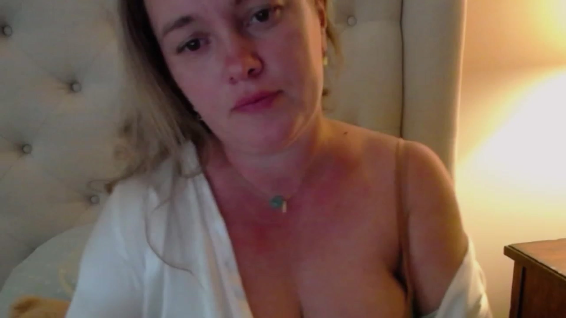 Gallery image thumbnail from J0llye's myfreecams stream on, 06/20/2023, 19:55 image 4 of 20