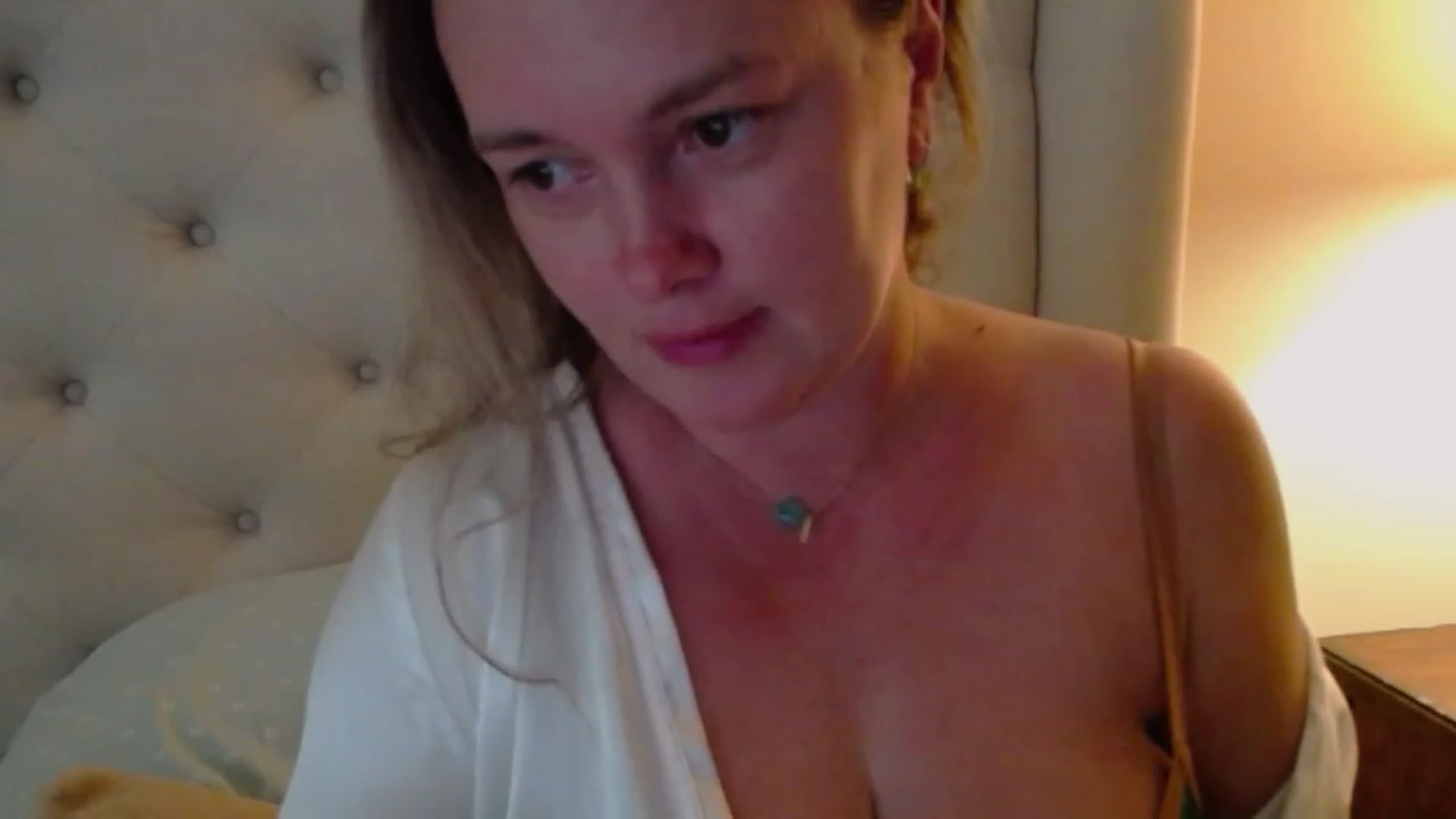 Gallery image thumbnail from J0llye's myfreecams stream on, 06/20/2023, 19:55 image 3 of 20