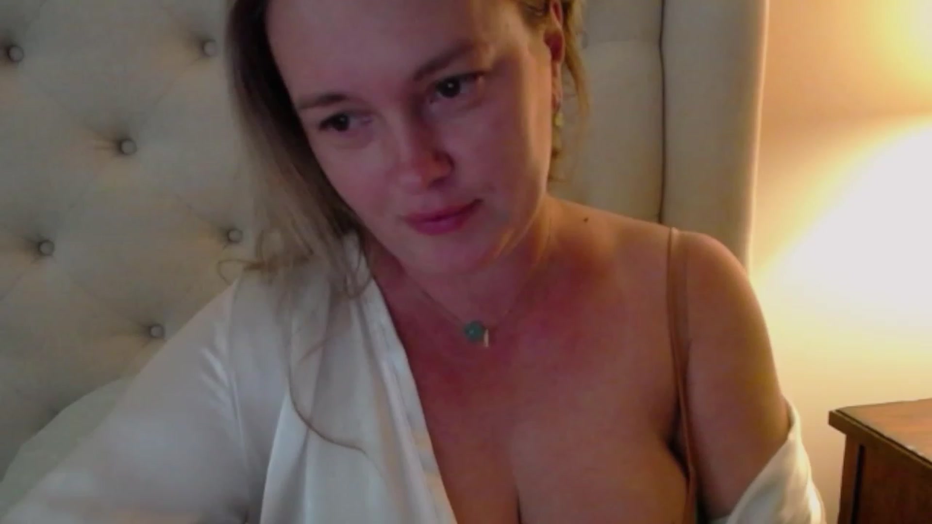 Gallery image thumbnail from J0llye's myfreecams stream on, 06/20/2023, 19:55 image 7 of 20