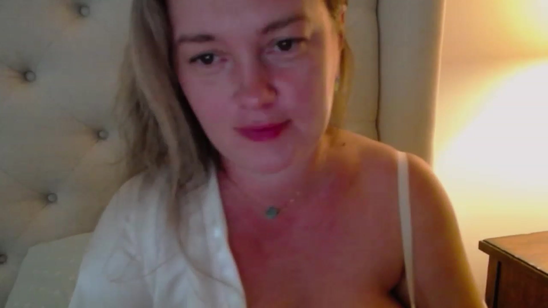 Gallery image thumbnail from J0llye's myfreecams stream on, 06/21/2023, 16:41 image 11 of 20