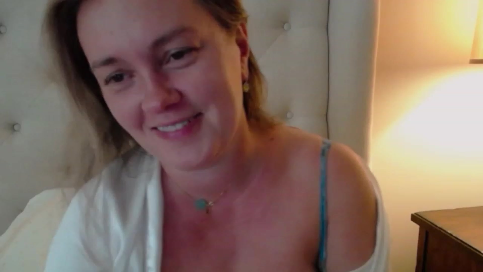Gallery image thumbnail from J0llye's myfreecams stream on, 06/26/2023, 16:24 image 9 of 20