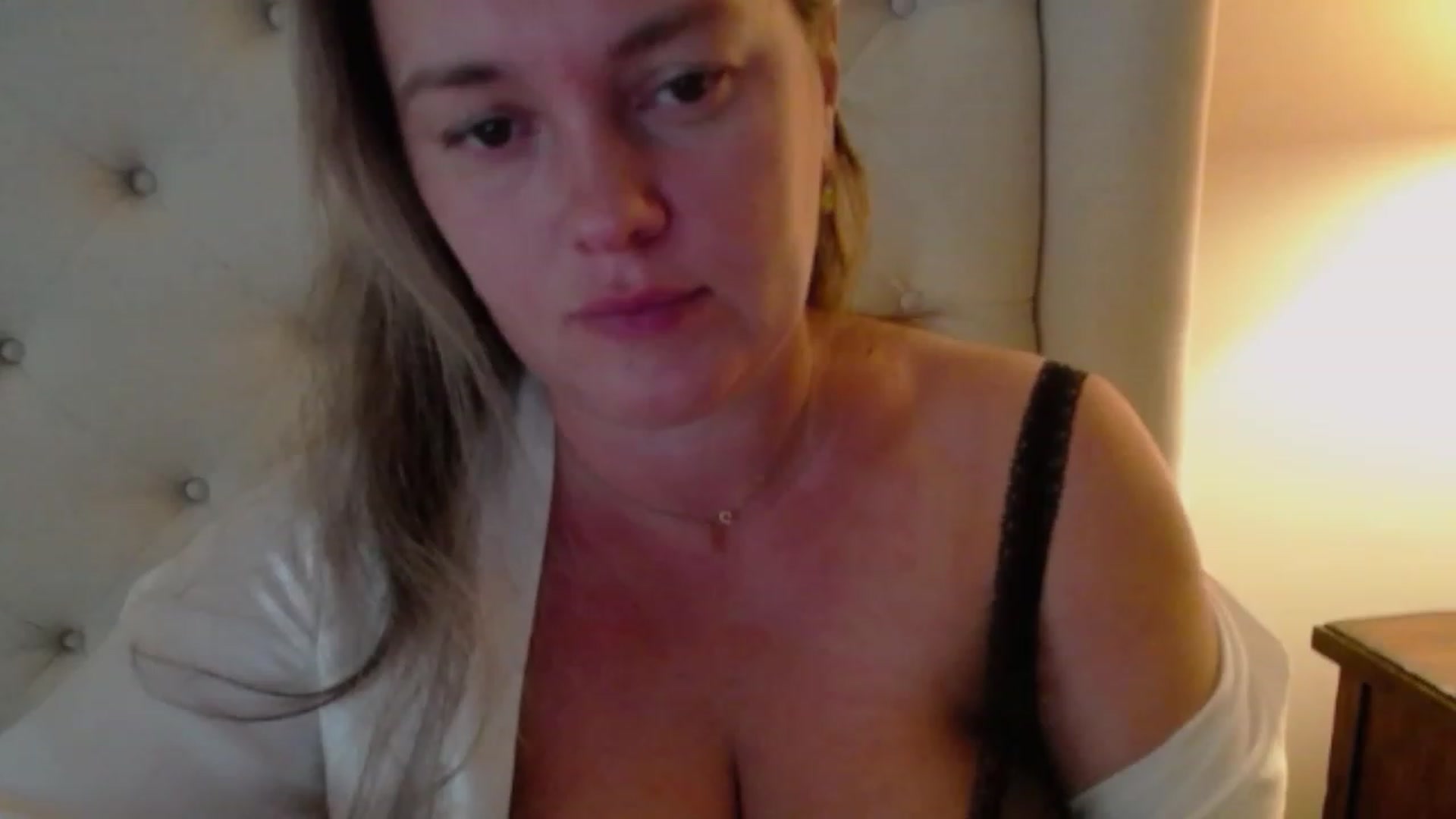 Gallery image thumbnail from J0llye's myfreecams stream on, 06/28/2023, 16:14 image 9 of 20