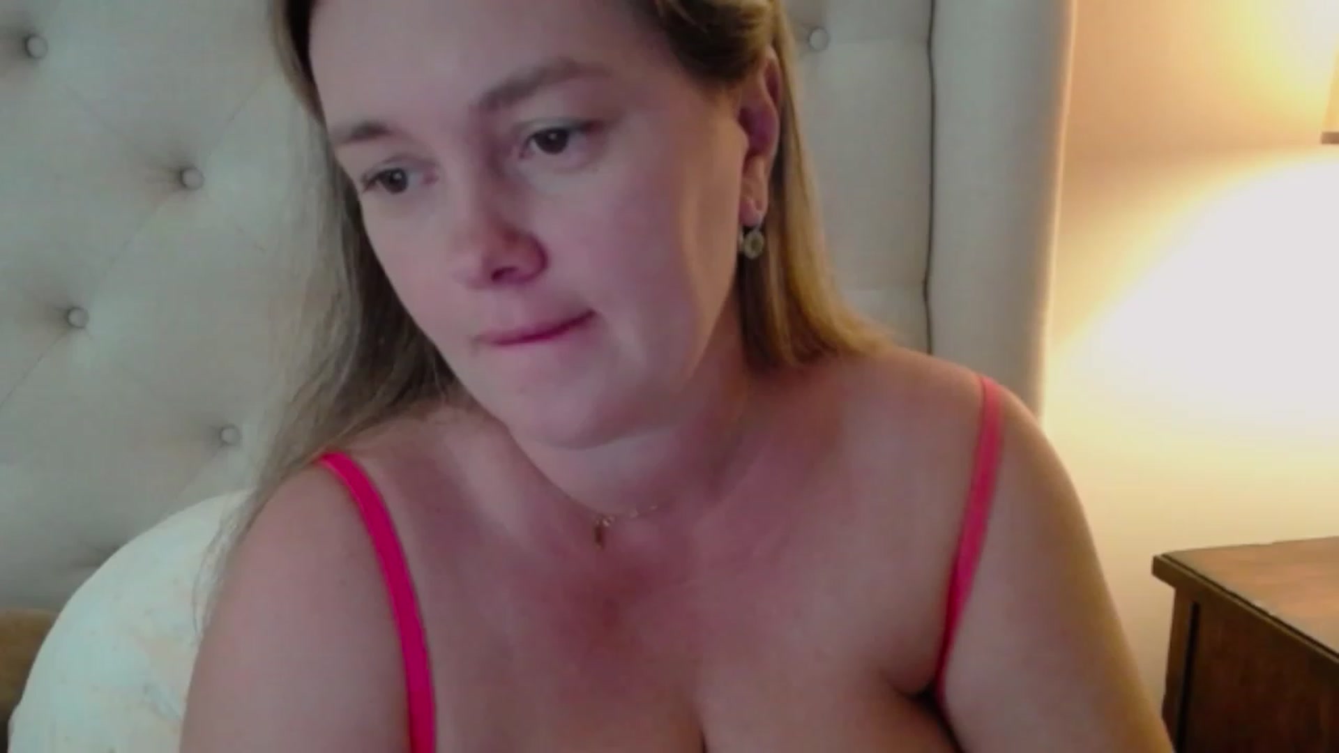 Gallery image thumbnail from J0llye's myfreecams stream on, 06/29/2023, 16:21 image 15 of 20