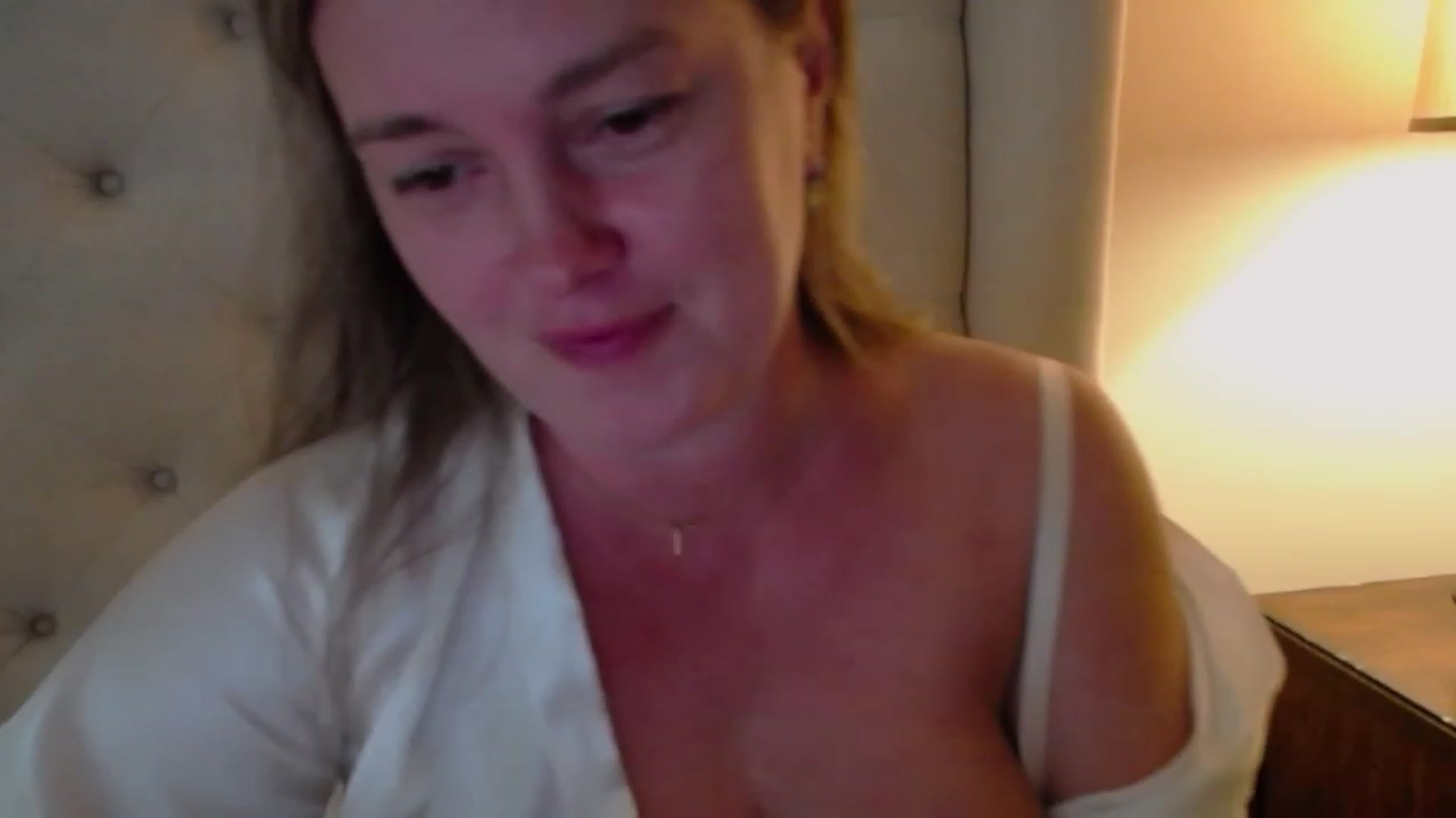 Gallery image thumbnail from J0llye's myfreecams stream on, 06/30/2023, 21:05 image 13 of 20