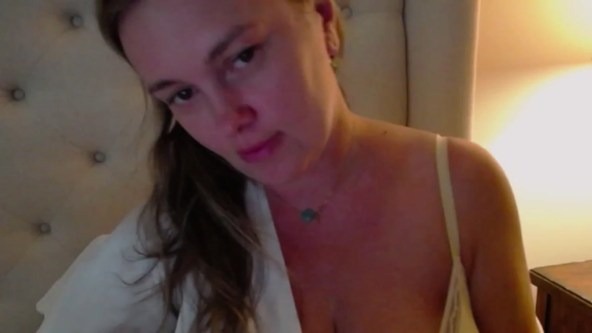 Gallery image thumbnail from J0llye's myfreecams stream on, 07/05/2023, 19:37 image 1 of 20