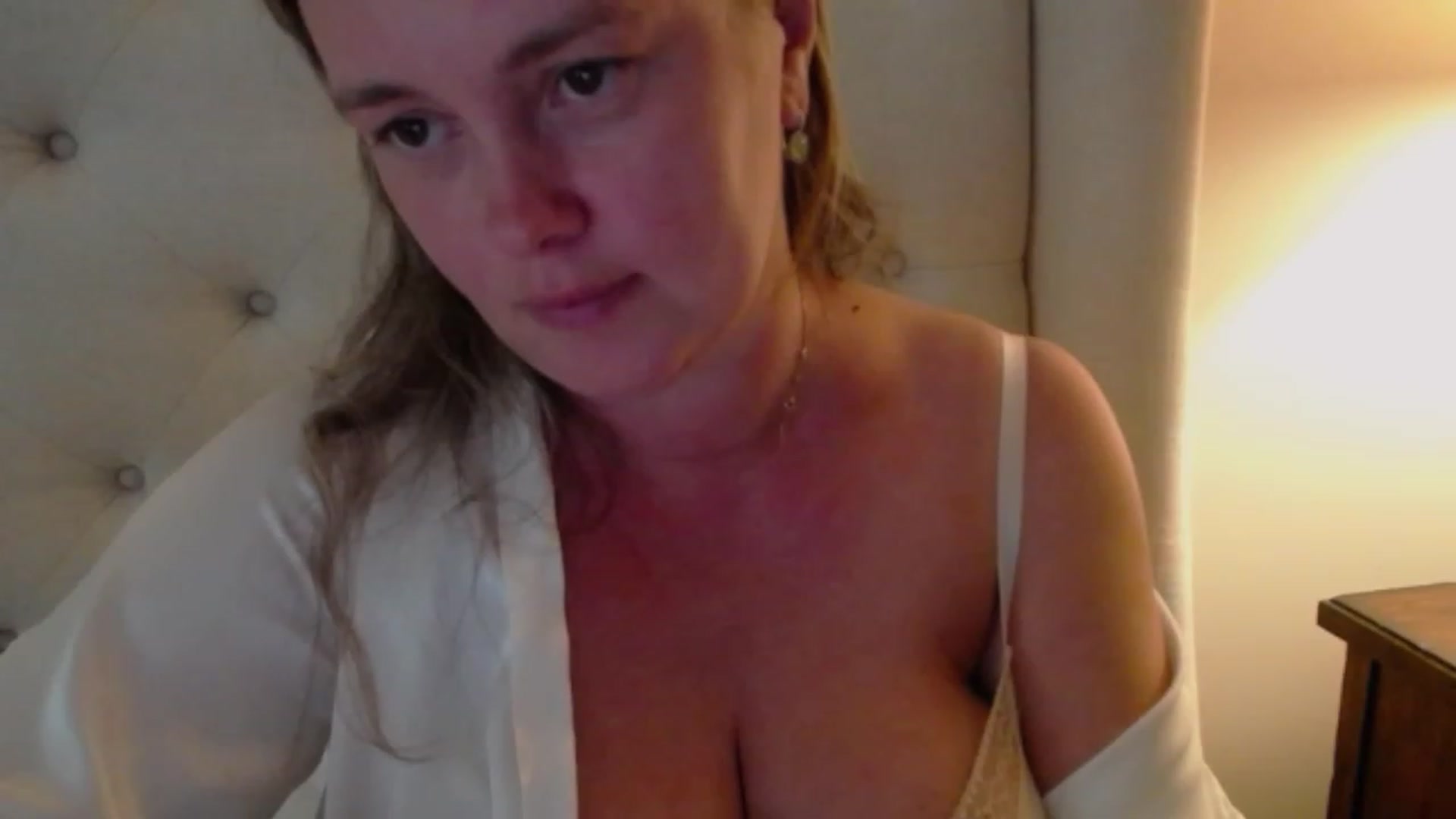 Gallery image thumbnail from J0llye's myfreecams stream on, 07/13/2023, 20:34 image 17 of 20