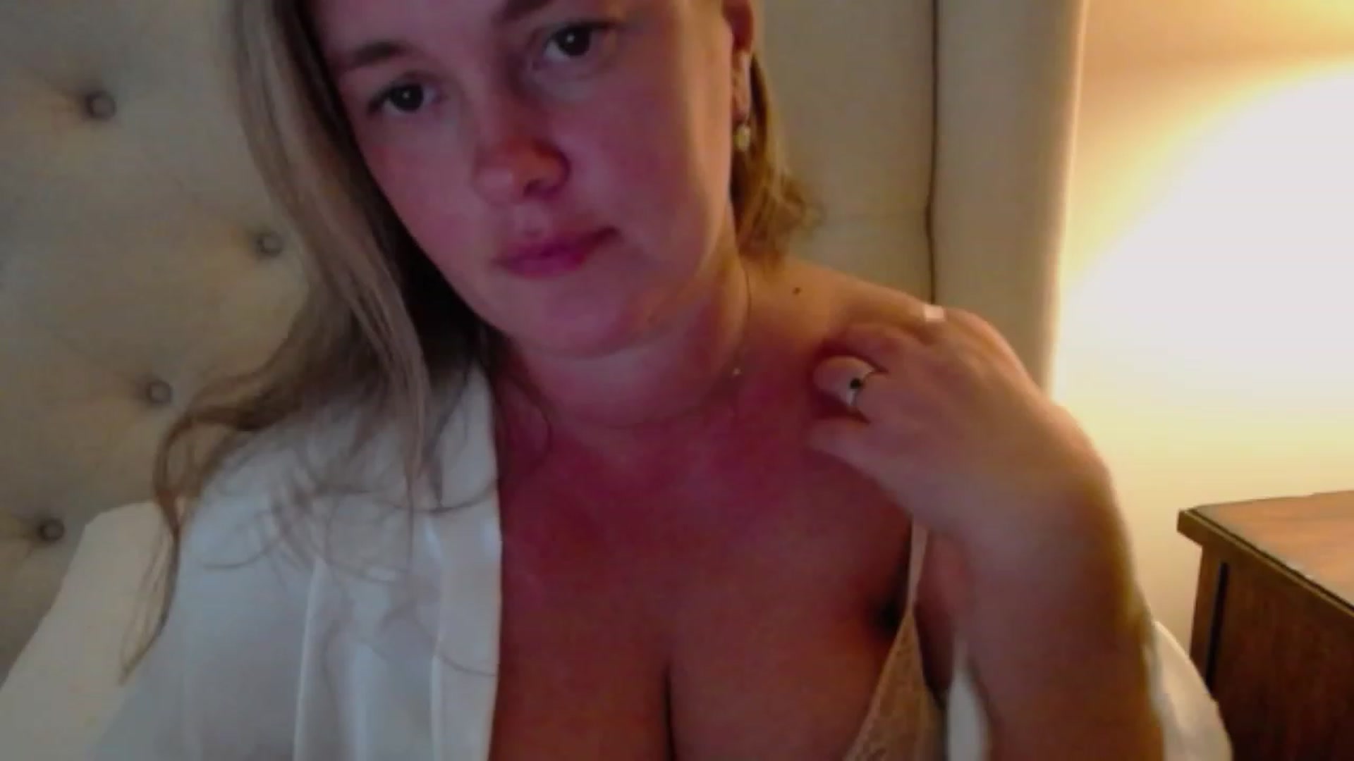 Gallery image thumbnail from J0llye's myfreecams stream on, 07/13/2023, 20:34 image 13 of 20