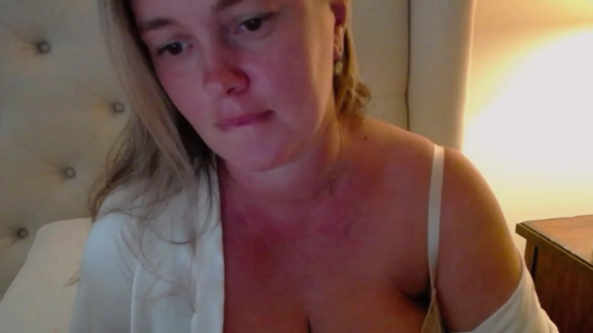 Gallery image thumbnail from J0llye's myfreecams stream on, 07/13/2023, 20:34 image 12 of 20