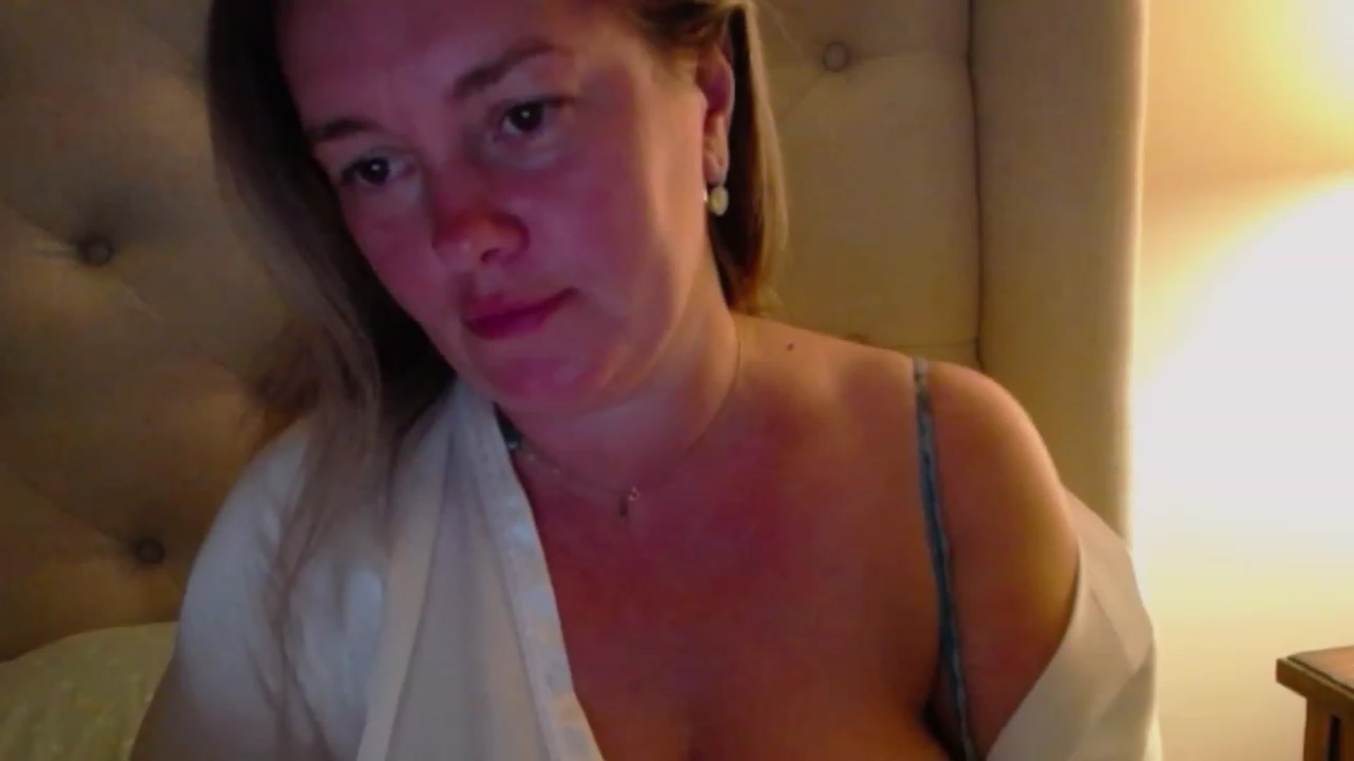 Gallery image thumbnail from J0llye's myfreecams stream on, 07/19/2023, 04:11 image 17 of 20