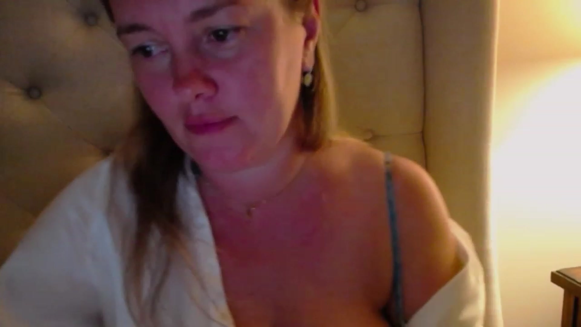 Gallery image thumbnail from J0llye's myfreecams stream on, 07/19/2023, 04:11 image 3 of 20