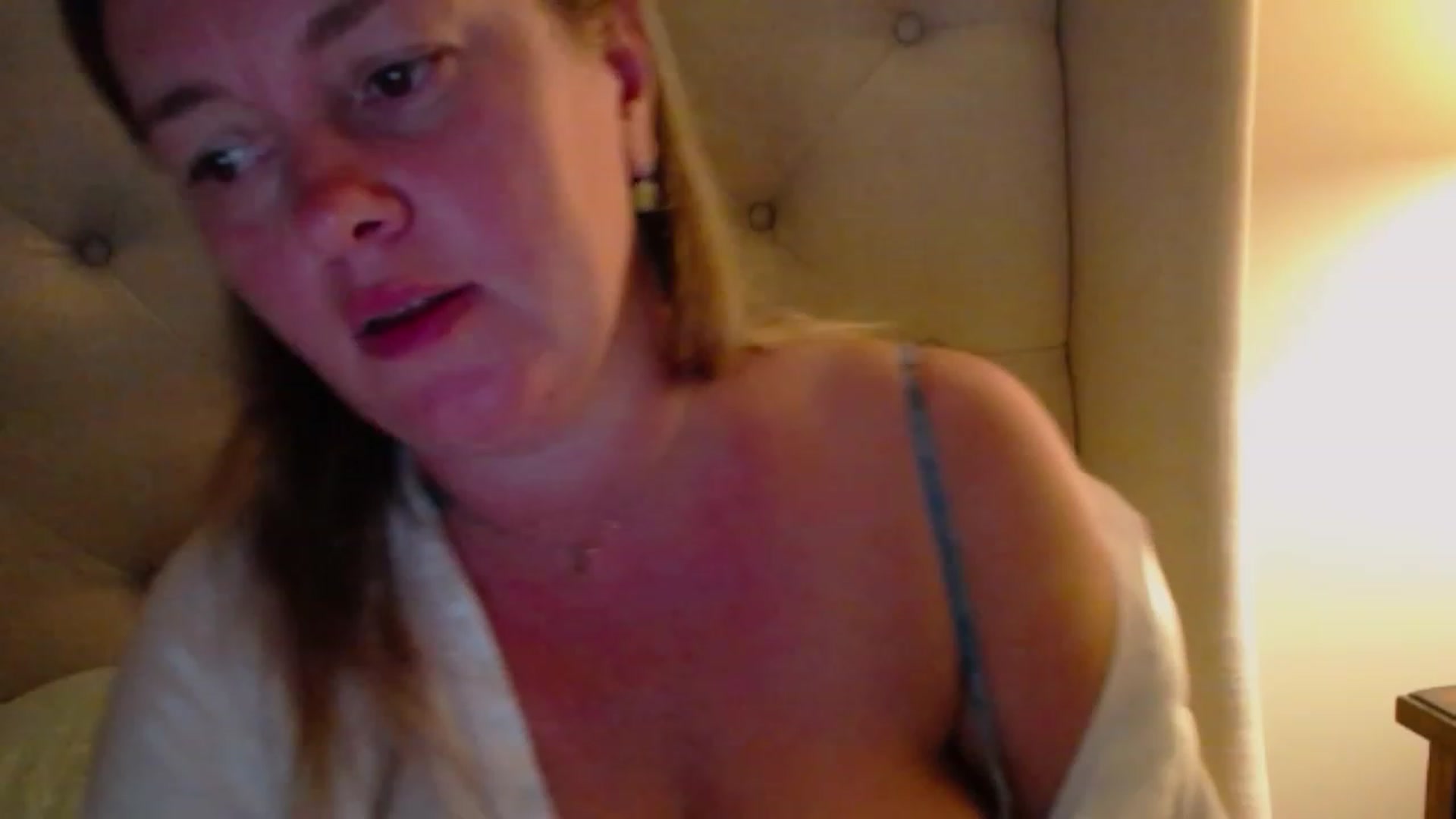 Gallery image thumbnail from J0llye's myfreecams stream on, 07/19/2023, 04:11 image 9 of 20