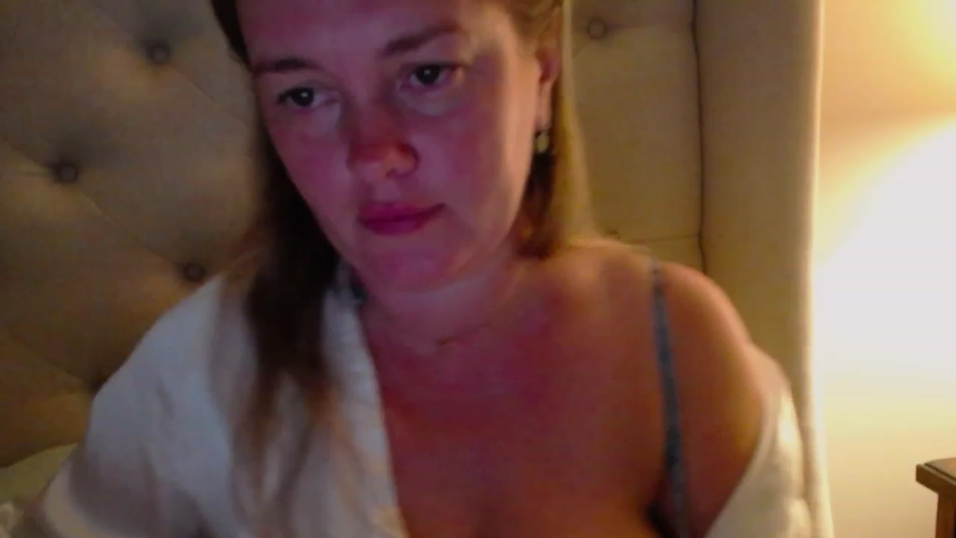 Gallery image thumbnail from J0llye's myfreecams stream on, 07/19/2023, 04:11 image 10 of 20