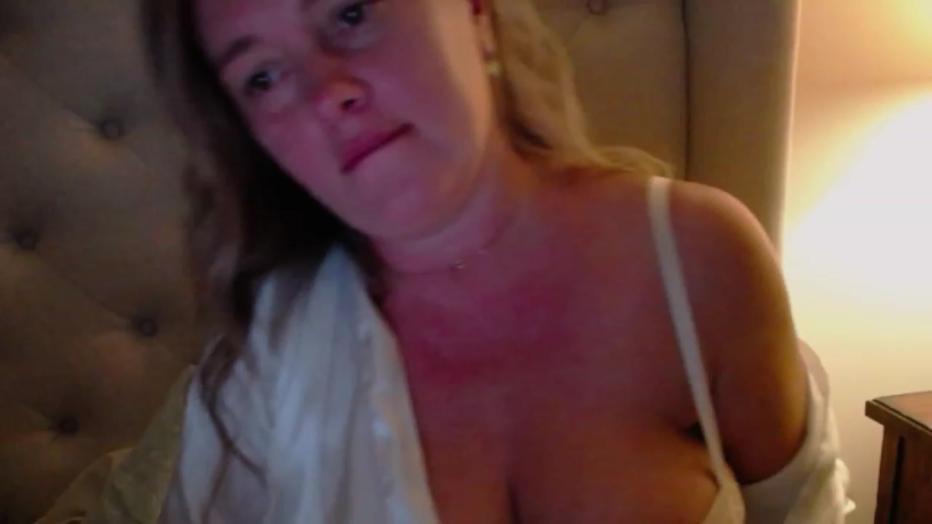 Gallery image thumbnail from J0llye's myfreecams stream on, 08/05/2023, 03:51 image 6 of 20