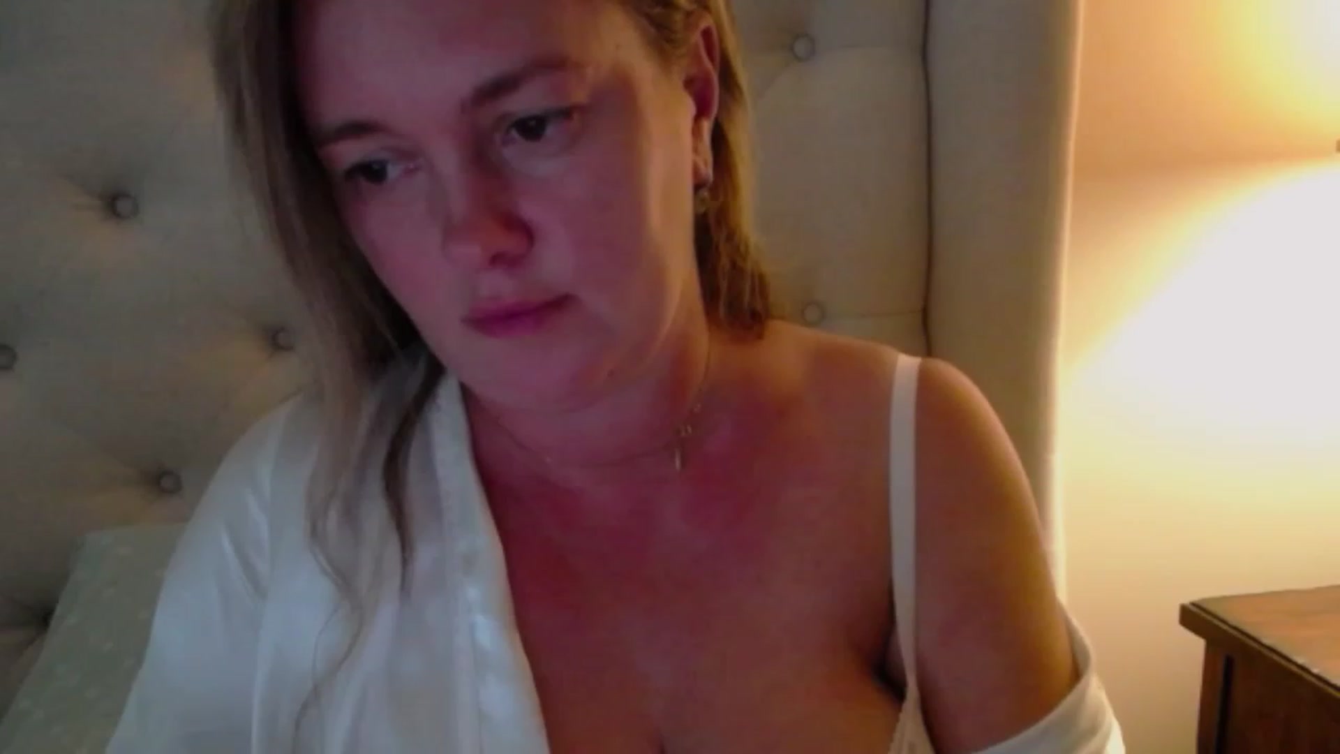 Gallery image thumbnail from J0llye's myfreecams stream on, 08/05/2023, 21:10 image 14 of 20