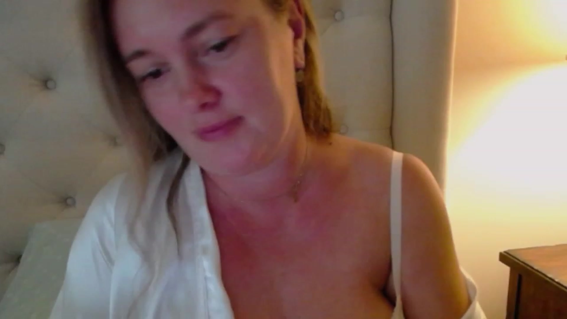 Gallery image thumbnail from J0llye's myfreecams stream on, 08/05/2023, 21:10 image 11 of 20