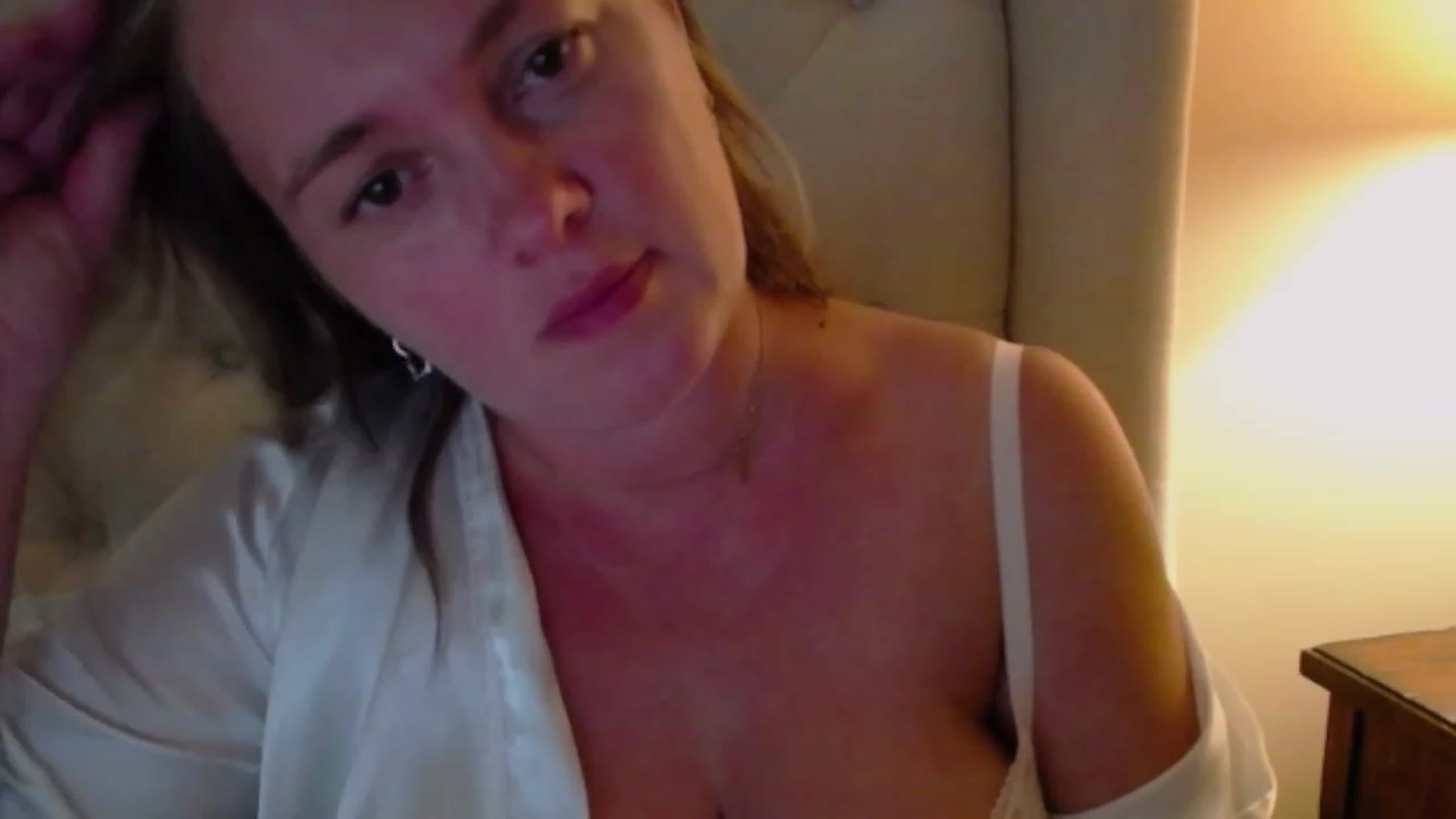 Gallery image thumbnail from J0llye's myfreecams stream on, 08/05/2023, 21:10 image 19 of 20