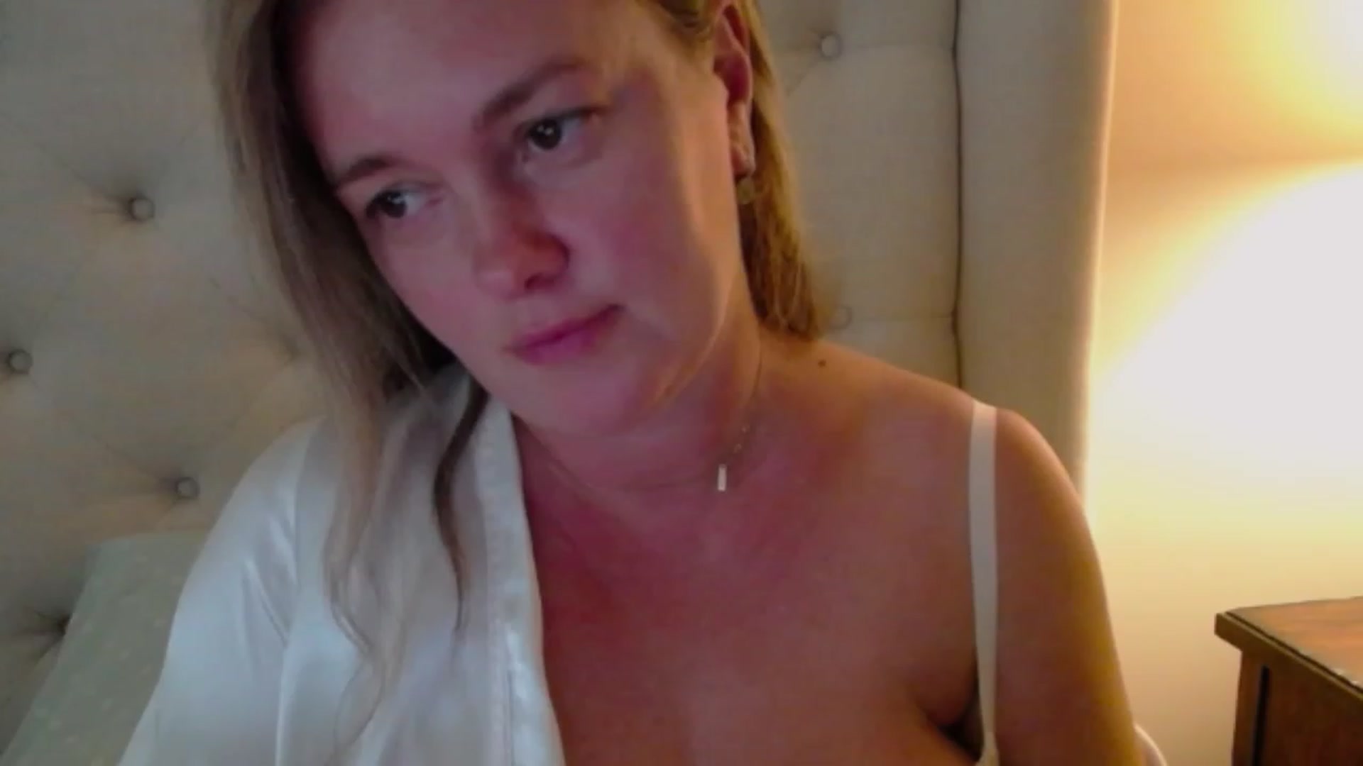 Gallery image thumbnail from J0llye's myfreecams stream on, 08/05/2023, 21:10 image 7 of 20
