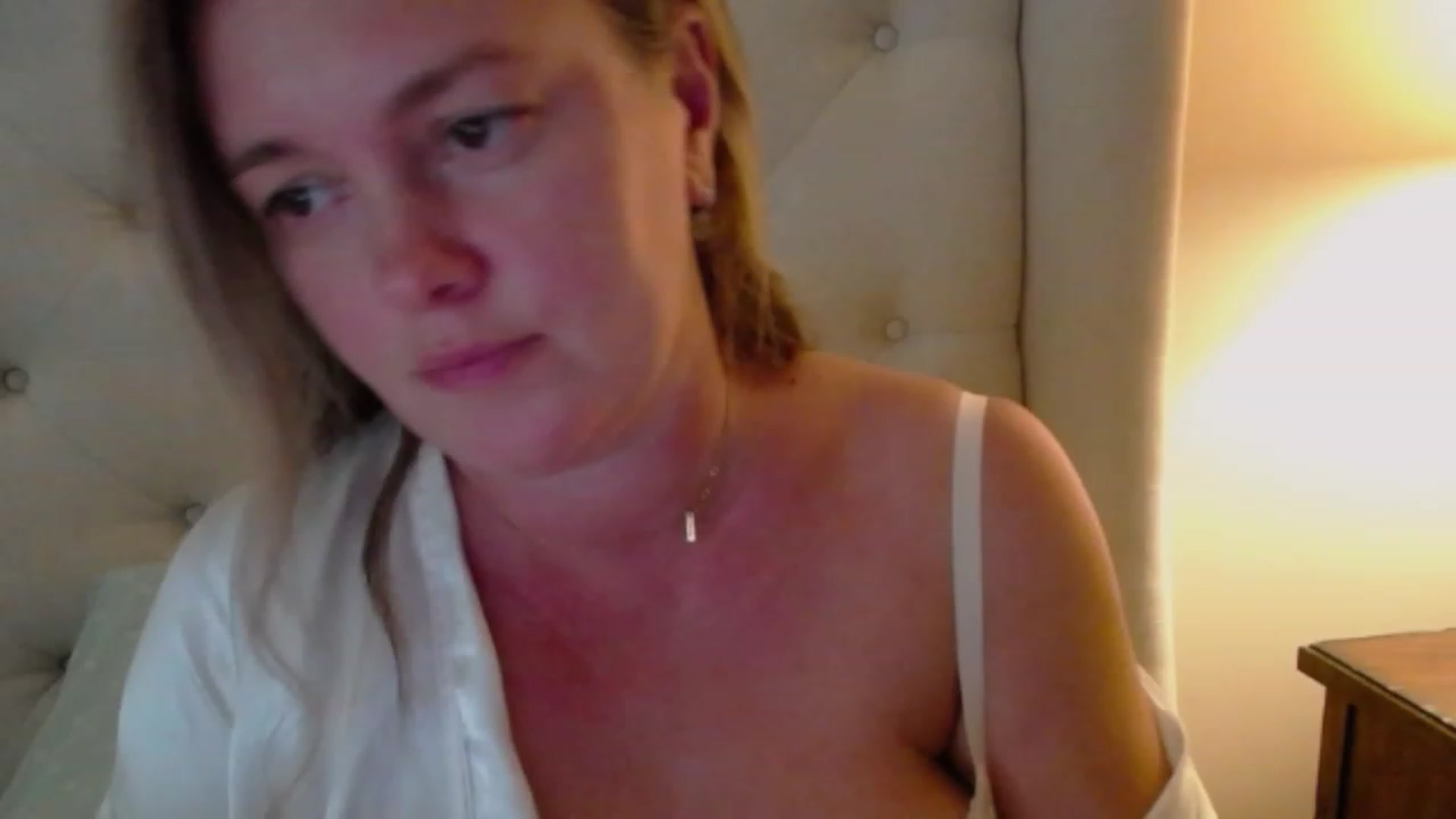 Gallery image thumbnail from J0llye's myfreecams stream on, 08/05/2023, 21:10 image 8 of 20
