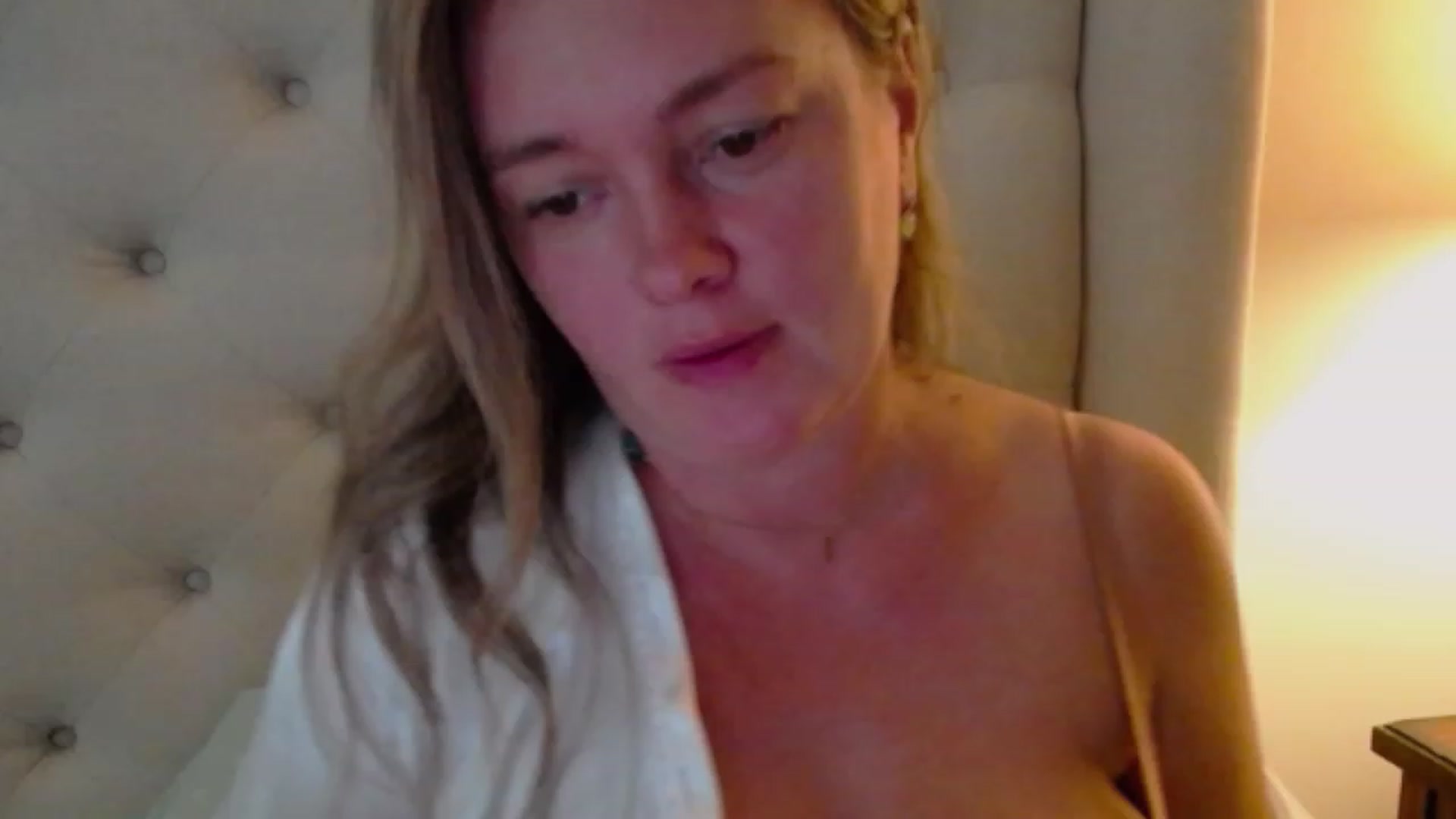 Gallery image thumbnail from J0llye's myfreecams stream on, 08/06/2023, 19:57 image 18 of 20