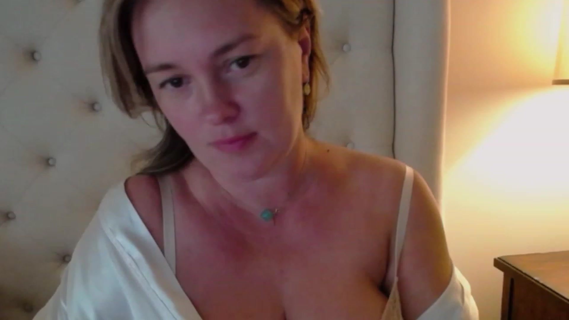 Gallery image thumbnail from J0llye's myfreecams stream on, 08/08/2023, 19:57 image 6 of 20