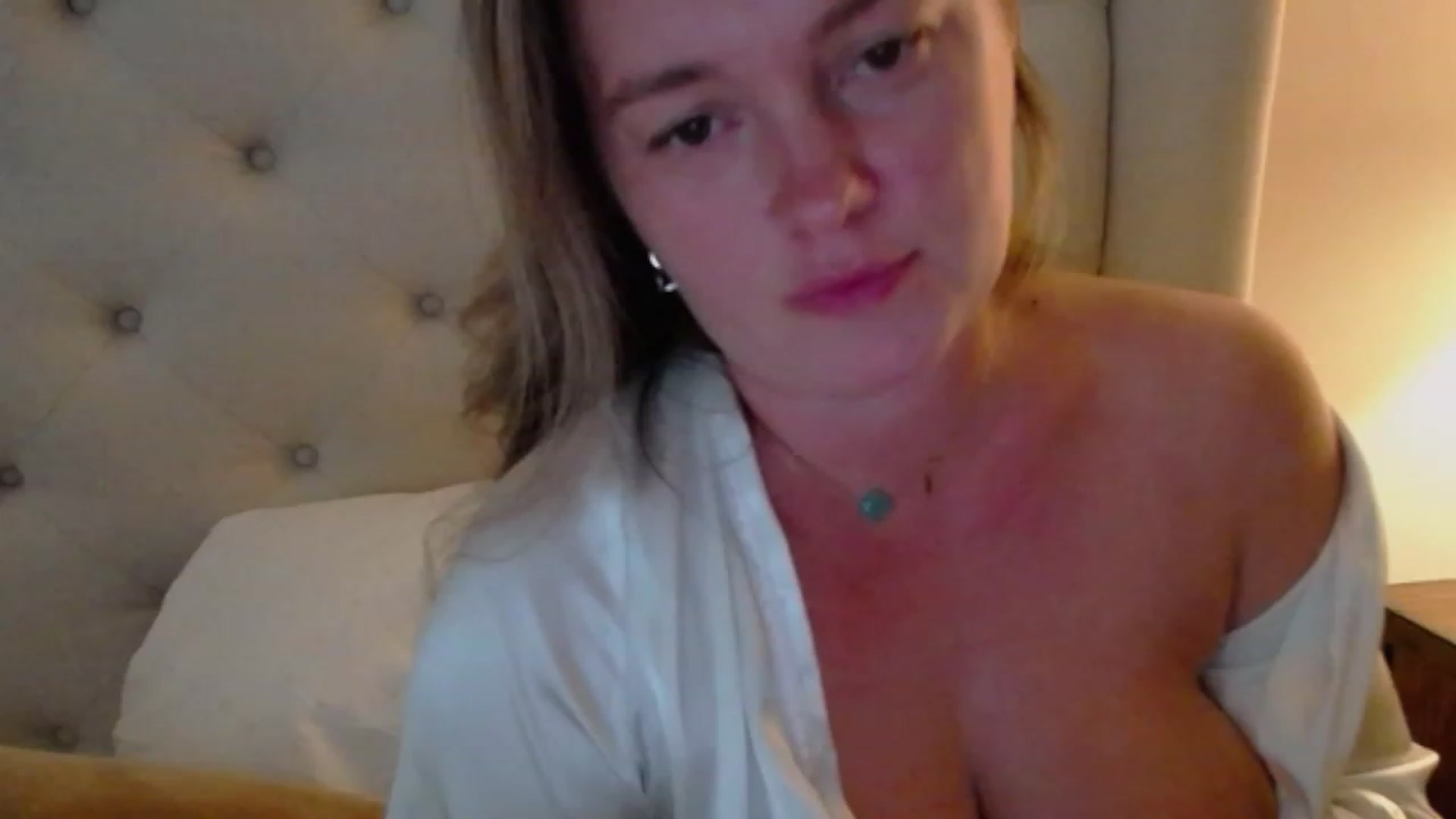 Gallery image thumbnail from J0llye's myfreecams stream on, 08/10/2023, 19:35 image 1 of 20
