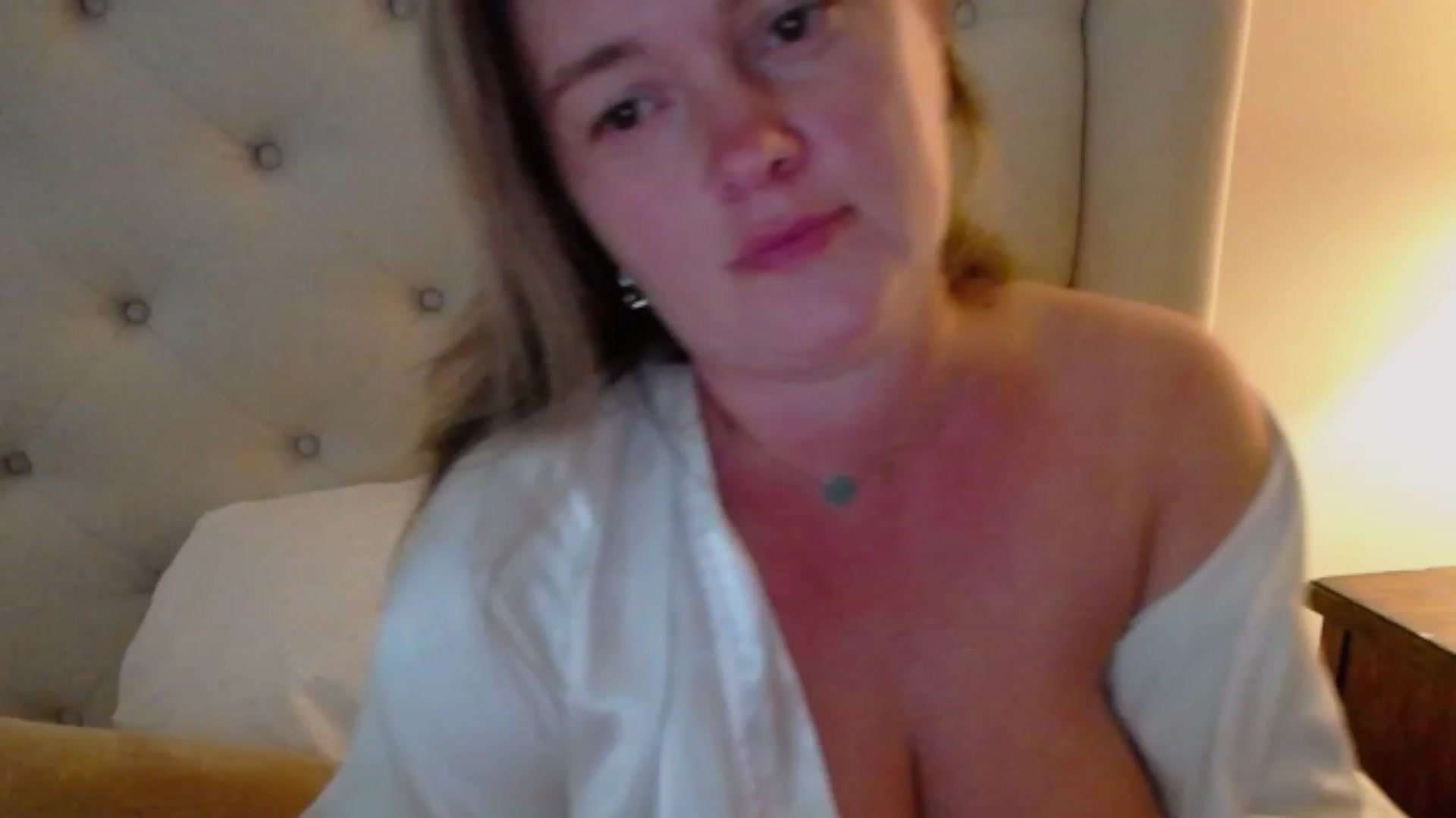 Gallery image thumbnail from J0llye's myfreecams stream on, 08/10/2023, 19:35 image 13 of 20